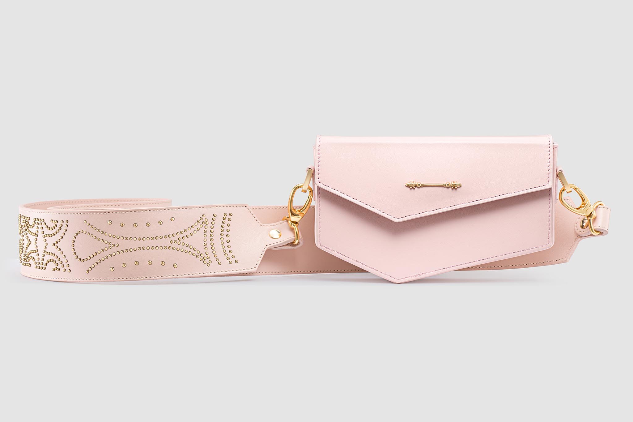okhtein-the-stud-pouch-front-product-photographer-in-egypt.jpg