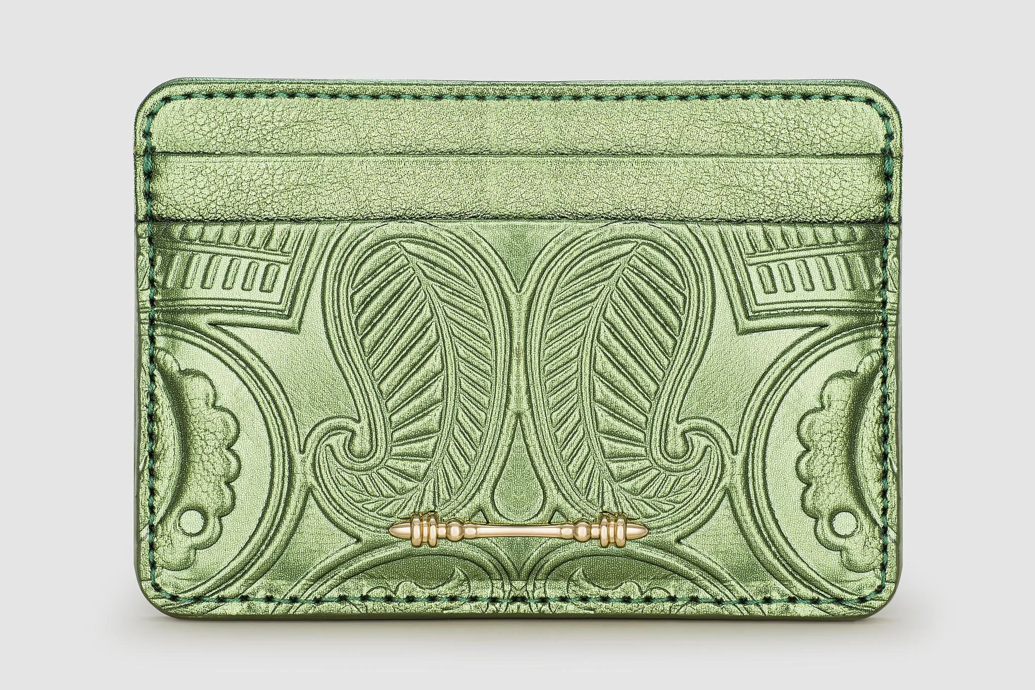 okhtein-embossed-Cardholder-product-photographer-in-egypt.jpg