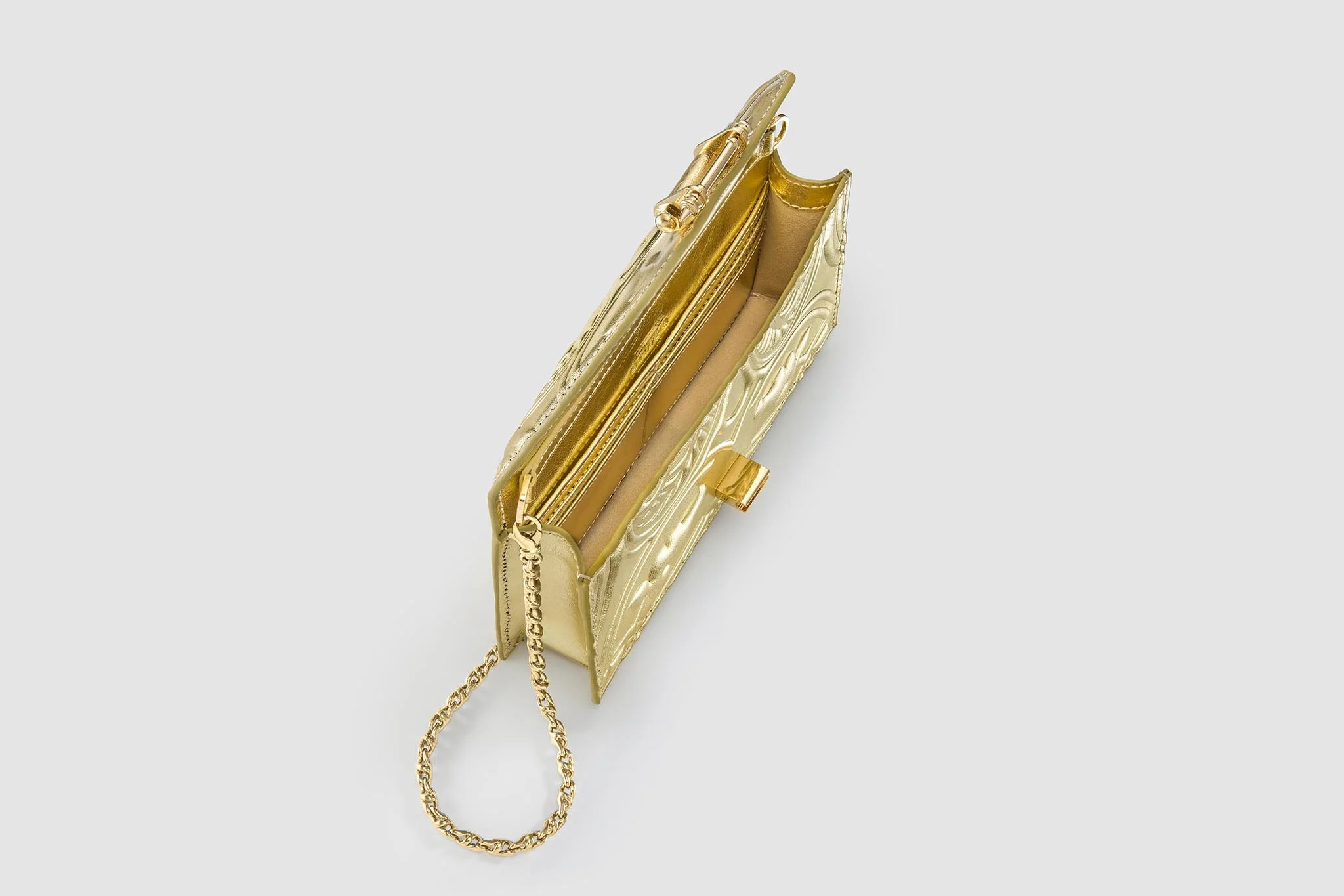 okhtein-pochette-product-photographer-in-egypt-top.jpg
