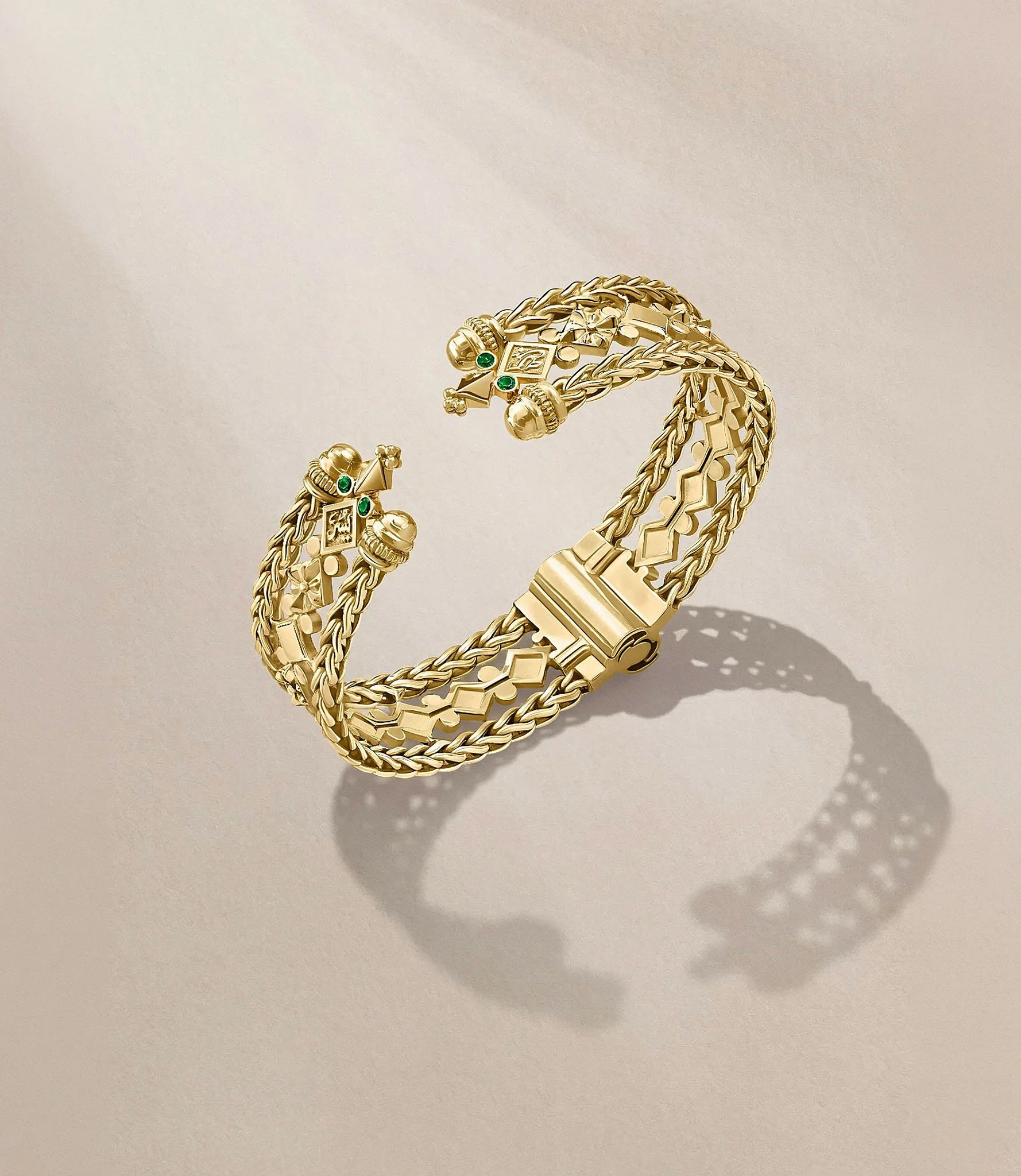 gold-statement-bangle-jewelry-photography-egypt.jpg