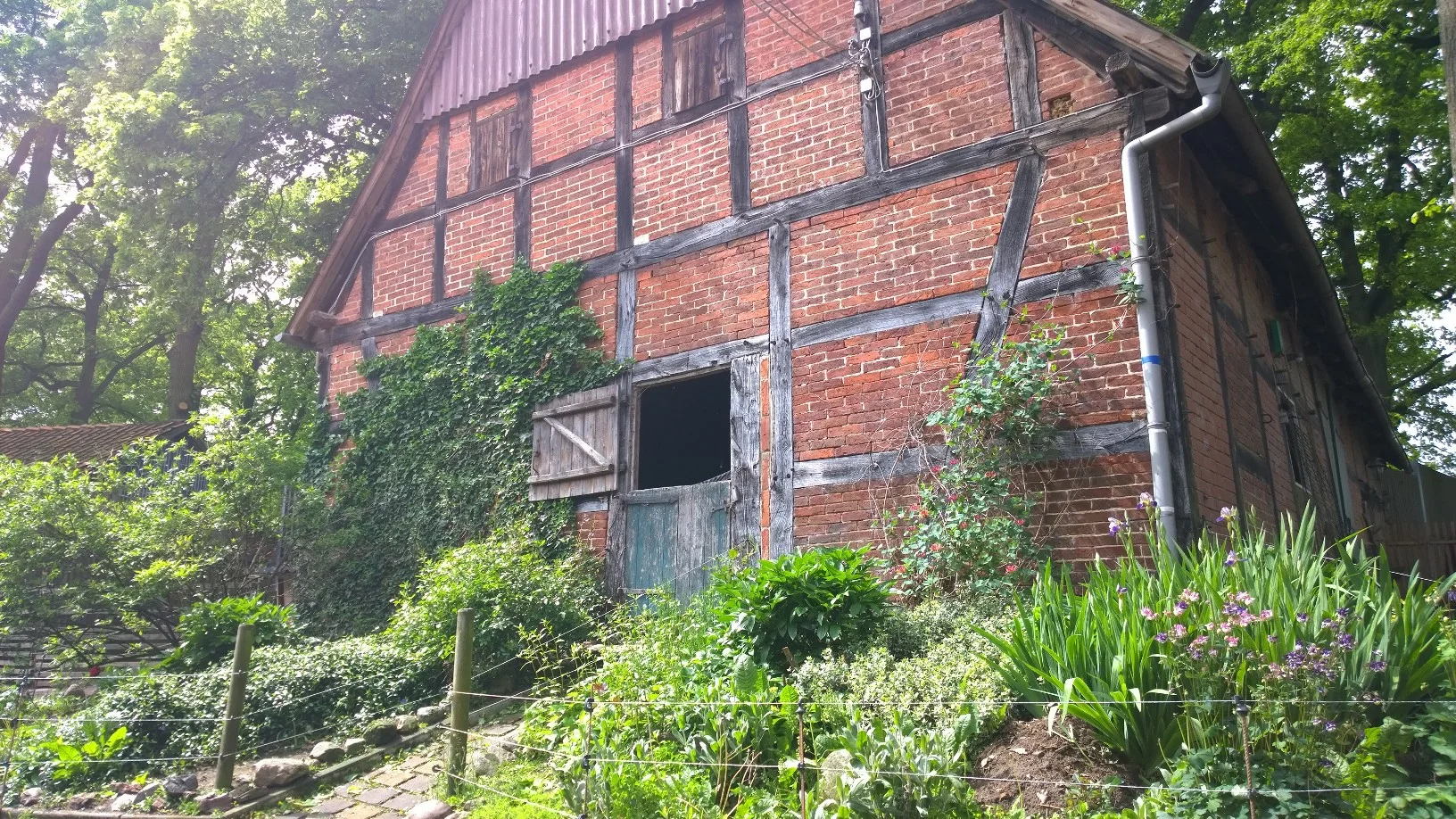 Die Strohscheune des Tierschutzhofes in Warpe / Norddeutschland http://www.tierschutzhof-geissblatt.de/