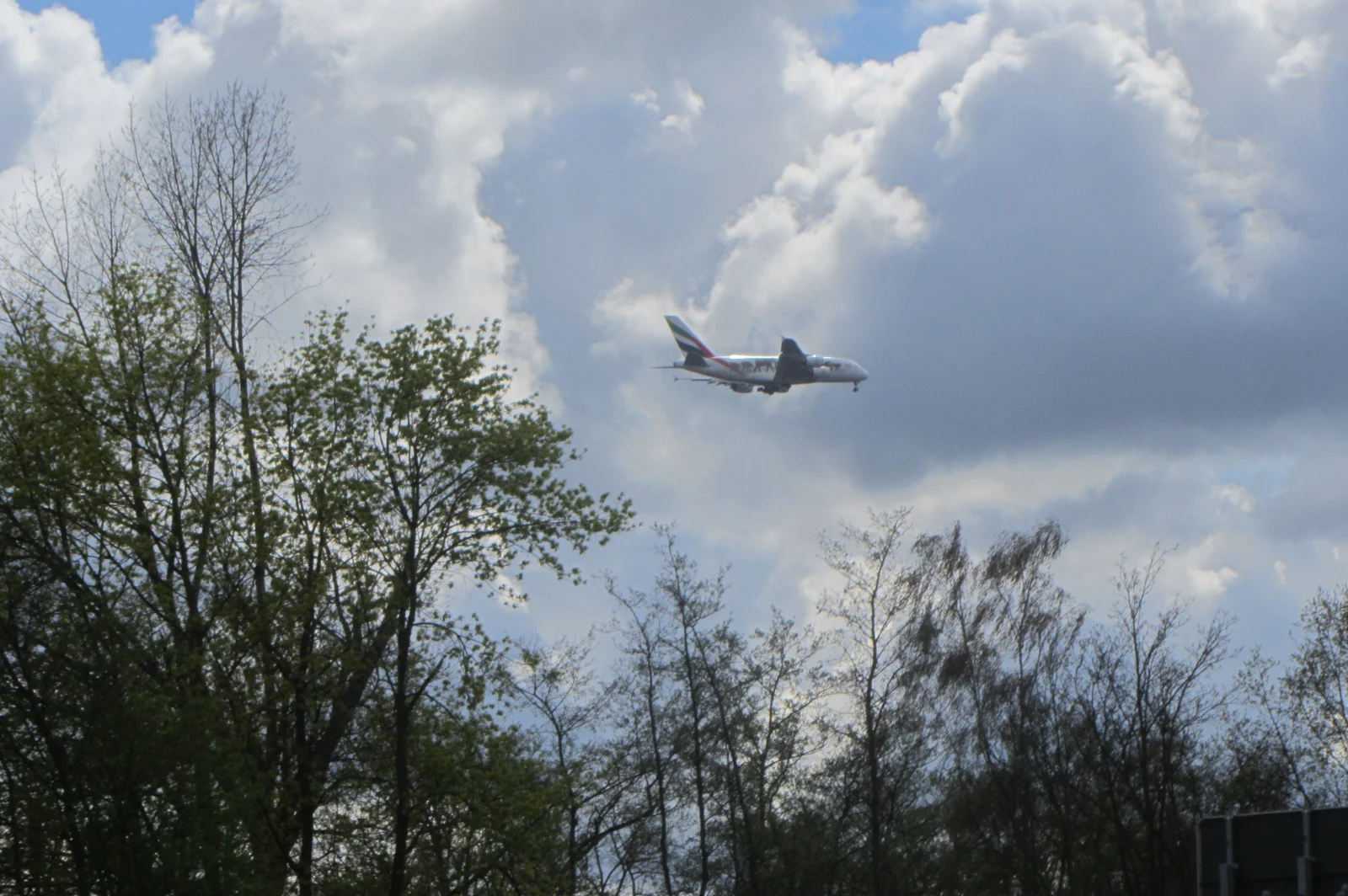 Flughafen Düsseldorf. Jannis und Tiffany saßen wirklich in diesem Flieger. Auch zu Hause sind wir tausend Tode gestorben in Angst um Jannis und Tiffany.