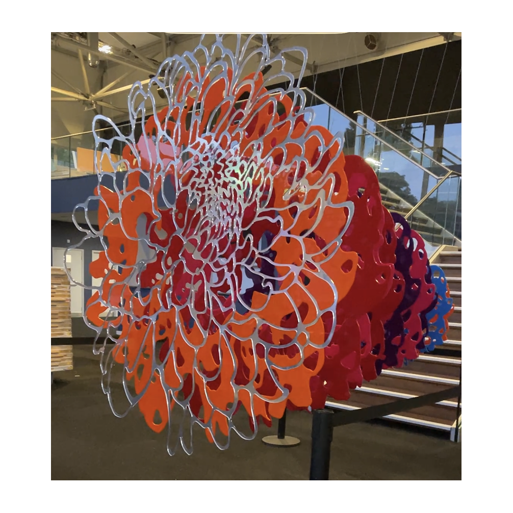 Helen_Brough_Dahlia Cuore Mobiles_AAF_Front Battersea 12 x 8 x 8 cm_glass.jpg