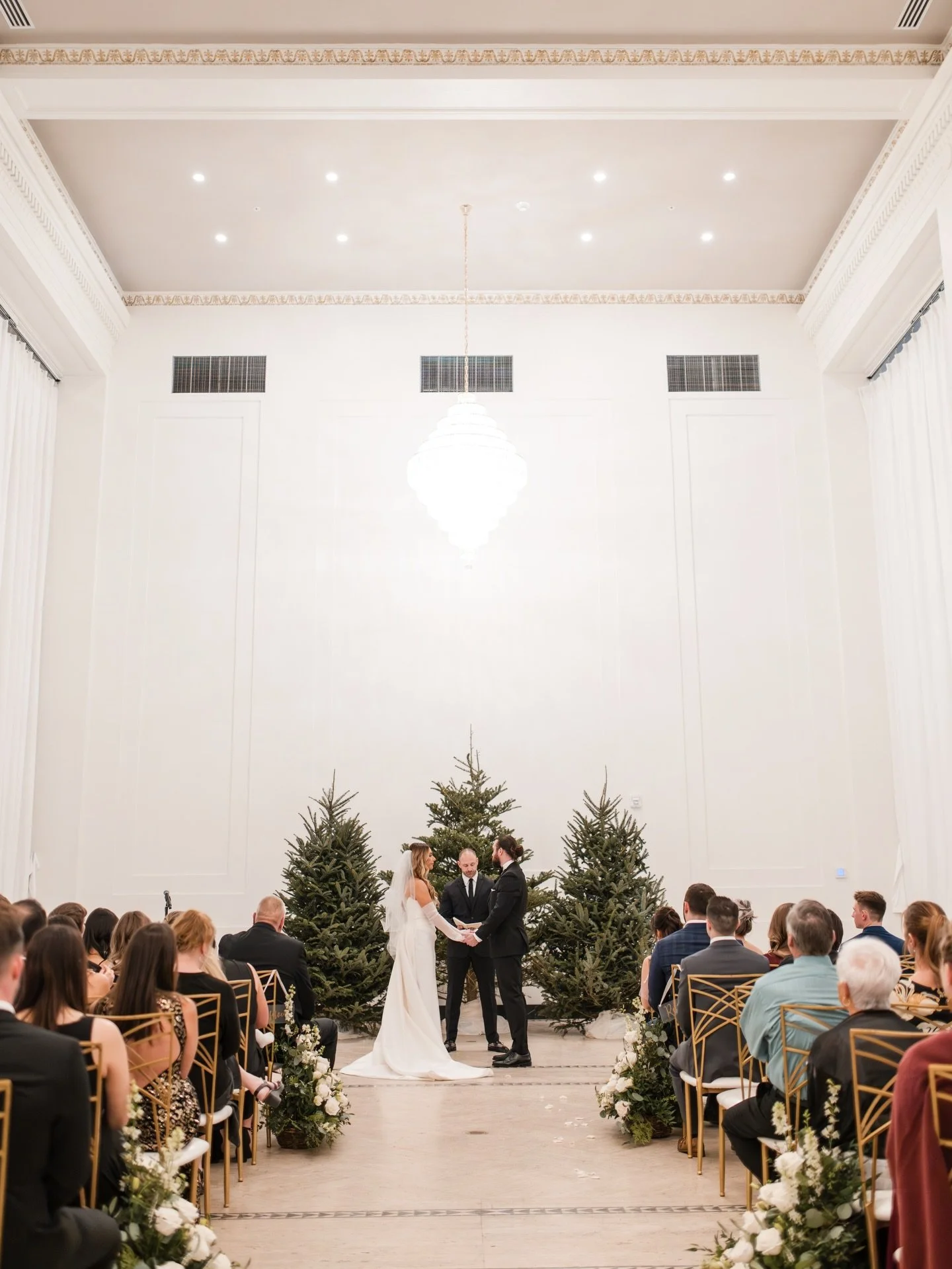 all is calm, all is bright. merry christmas✨🌲