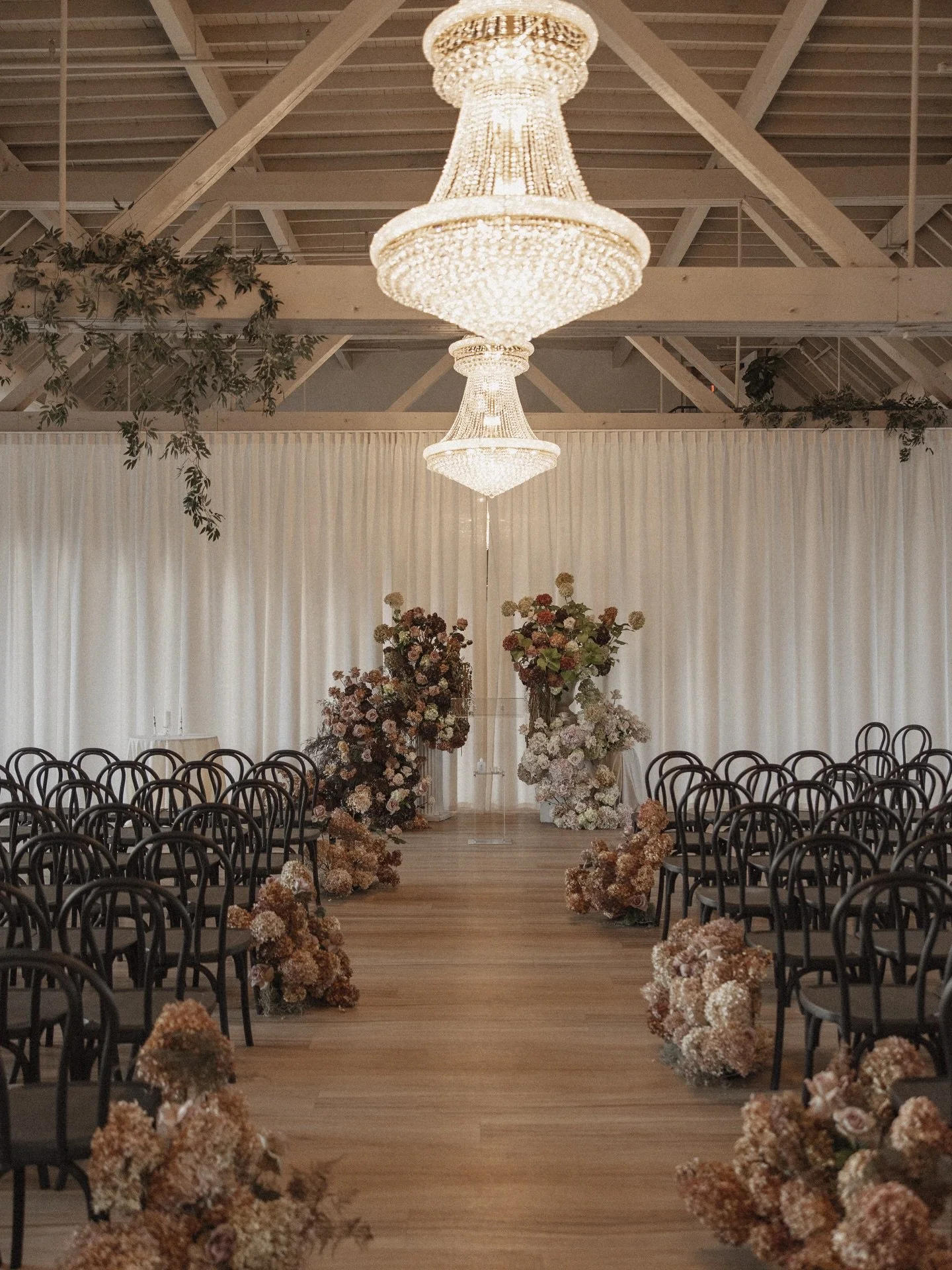 ceremony moments🤎🕊️

Day Of Coordinator: Erika Crane - XO, Erika (@xoerika.co)
Ceremony: The Arbor Loft (@thearborloft)
String Quartet: Delmonico String Quartet (@thedelmonicostringquartet)
Coffee Cart: Localist Coffee (@localistcoffee)
Reception: 