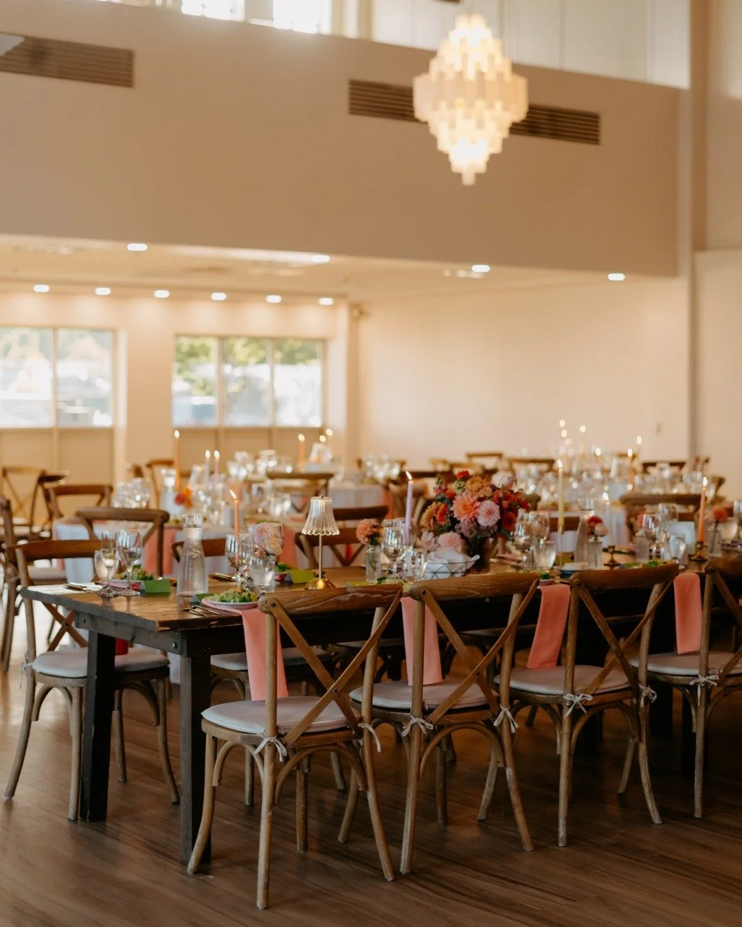 room reveal🩷

a mix of farm tables + rounds, just as Alexa &amp; Nathan dreamed!