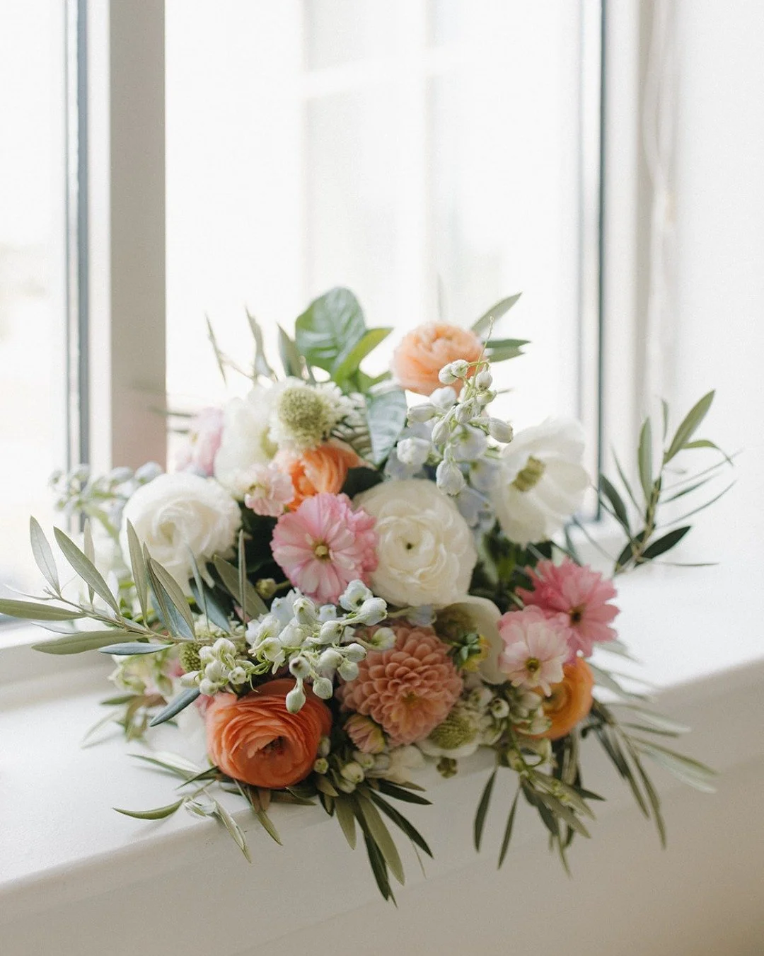 💐✨

venue: @arborvenues @arborattheport
photographer: @valeriemariephotography_
florist: @kittelbergerflorist