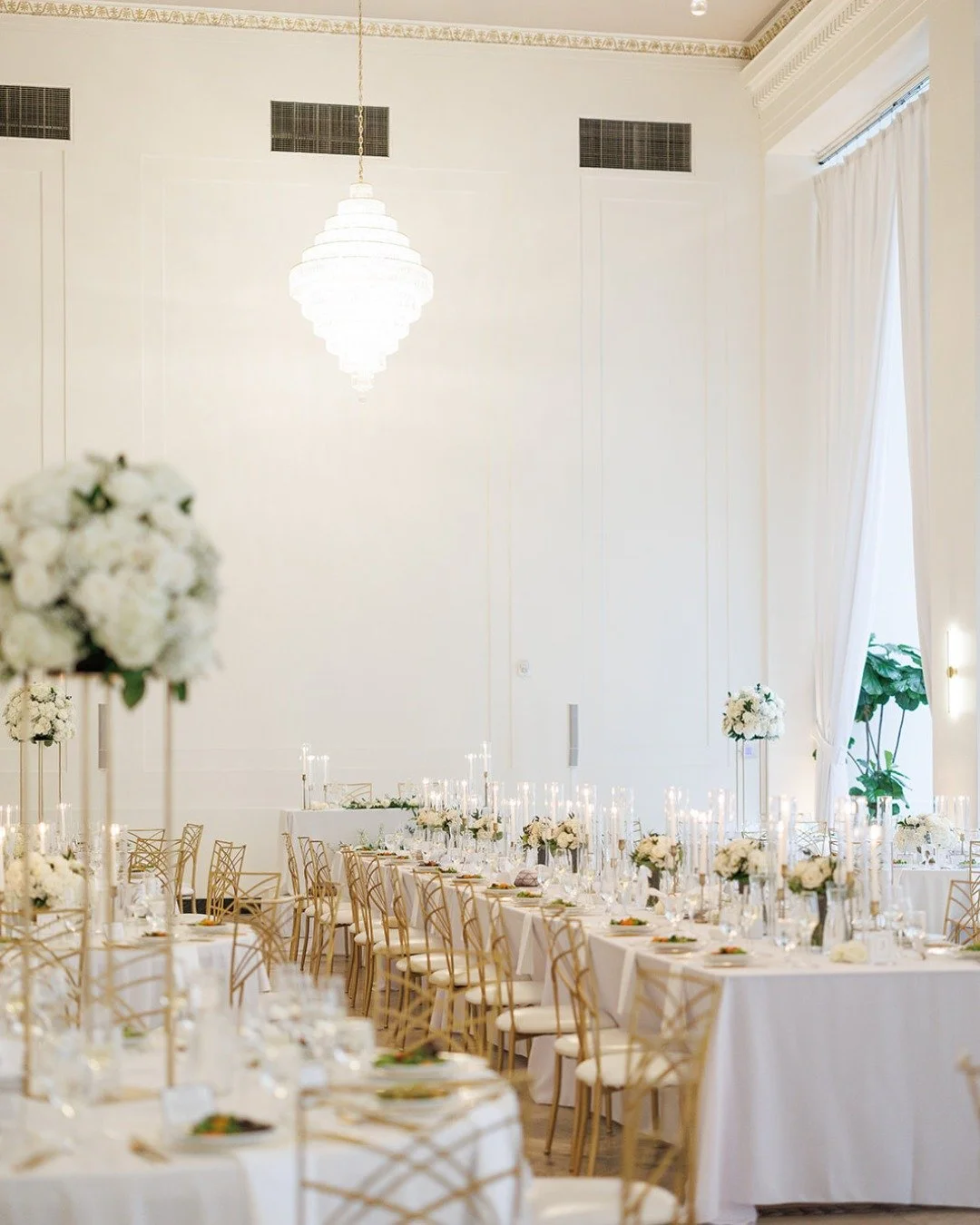 find your seats...here come the newlyweds✨🖤

venue: @arborvenues @arbormidtown
photographer: @maloriedepernaphotography
videographer: @bexmar.films
florist: @kittelbergerflorist
hair &amp; makeup: Trendz Salon + @makeupbytierney
dj: @encoreevents @j