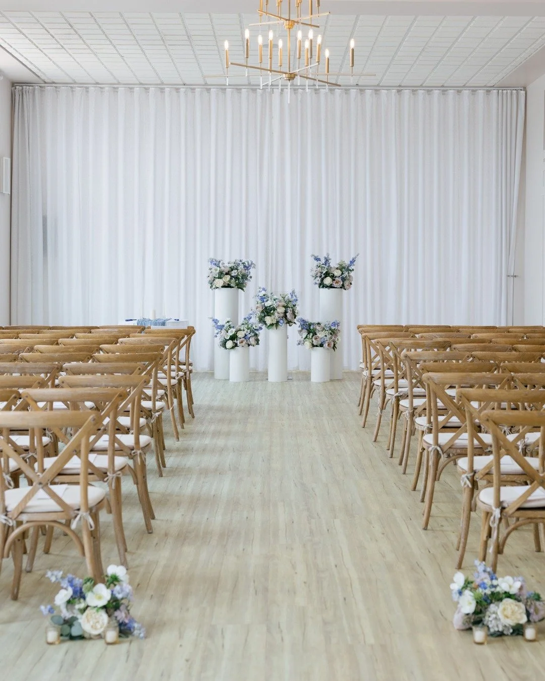 blue, like I'd never known💙

venue: @arborvenues @arborattheport
photographer: @alexisbandera.photo
florist: @sbblooms
hair: Rooted Hair Co. 
makeup: @chinabell
dj: @encoreevents