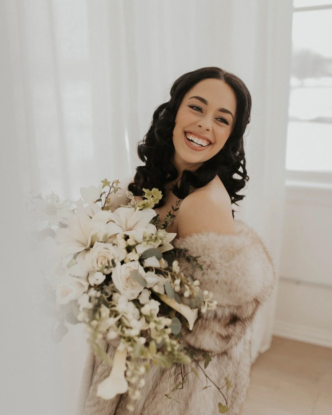 Tresa's winter wedding moment🤎❄️

venue: @arborvenues @arborattheport
photographer: @juliahart____
florist: @wisteriaflowersandgifts
hair &amp; makeup: @bridalbizbeauty