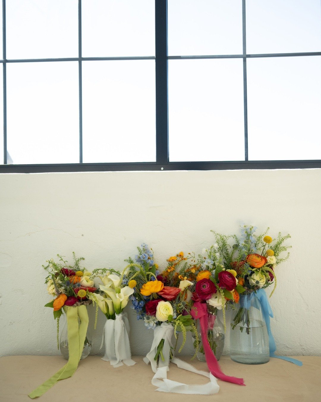 florals &amp; details💐

venue: @arborvenues @thearborloft
photographer: @_katiejanephotography
florist: @sunny_sweetpea_florals
hair &amp; makeup: @_juliaglam_
dj: @whirlindiscsound
catering: @foodbydeleocatering