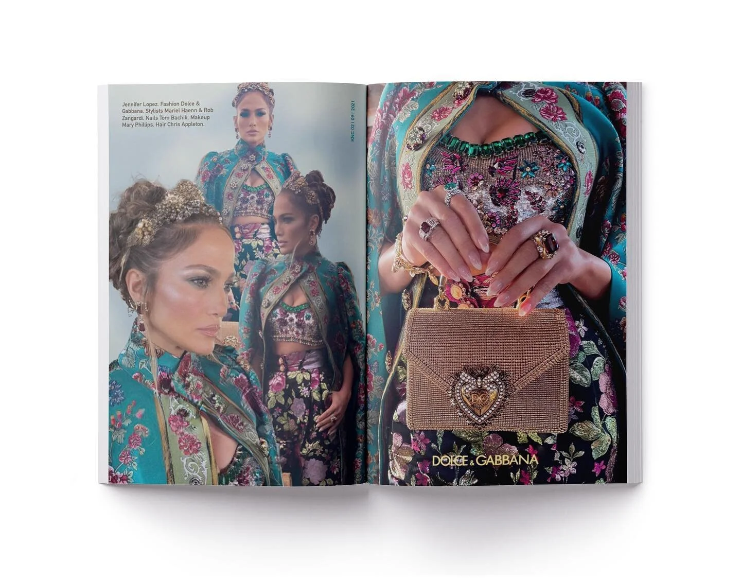 Dolce &amp; Gabbana 👑 @jlo 
.
.
@dolcegabbana @tombachik @marielhaenn @robzangardi @maryphillips @chrisappleton1 @jlobeauty 
.
.
#jlo #jenniferlopez #dolceandgabbana #designer #JLoOnTheGo #DGLovesVenice #runwayshow #stunning #natural #talent #limitl