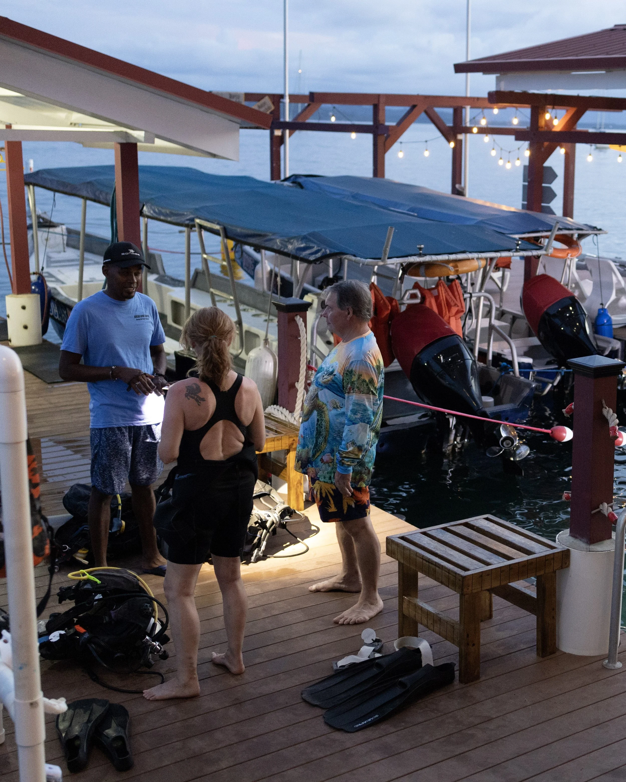 Dive into the darkness below the surface - experience night diving in Bocas