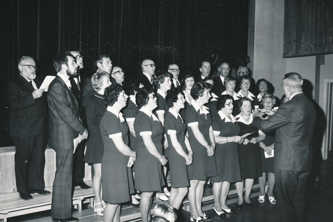 Uthitra songlag, 1975.jpg
