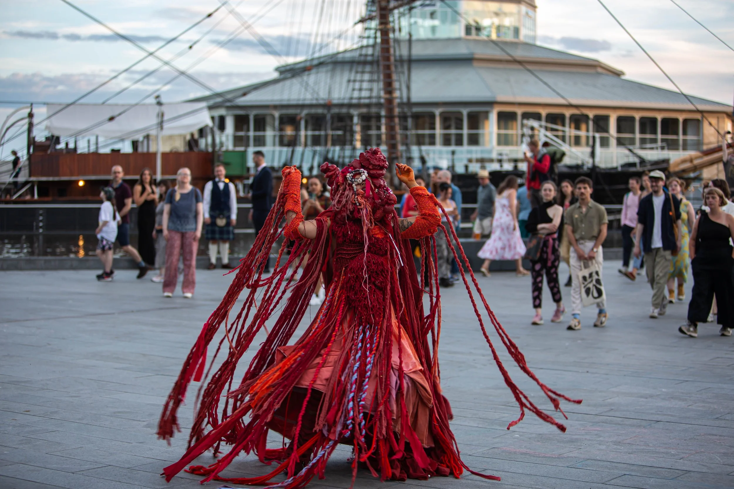 SaoirseAmiraAnis-ArtNightDundee-©ErikaStevenson-June2023-0162.jpg