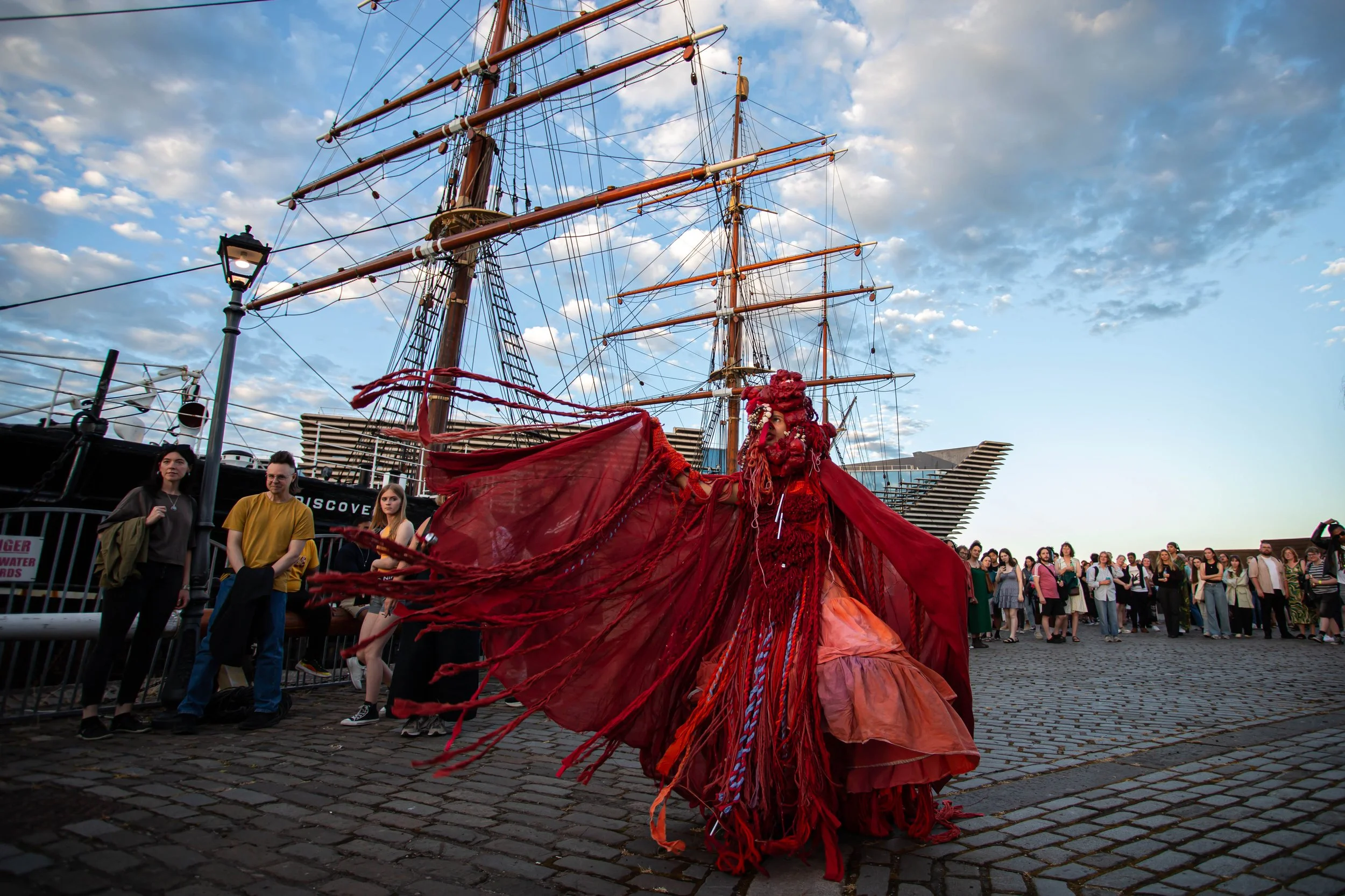 SaoirseAmiraAnis-ArtNightDundee-©ErikaStevenson-June2023-3042.jpg