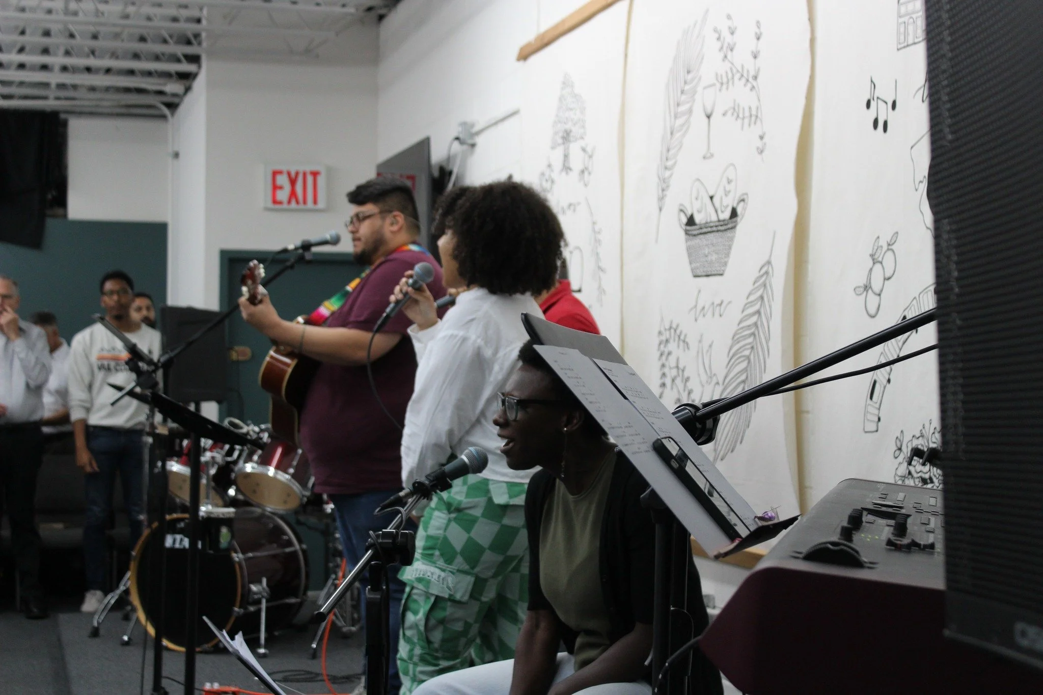 At FCC we are a family that displays the love of Jesus in the Bronx. Join us for our English and Spanish services as we praise the Lord and Savior.
.
.
.
En FCC somos una familia que muestra el amor de Jes&uacute;s en el Bronx. &Uacute;nase a nosotro