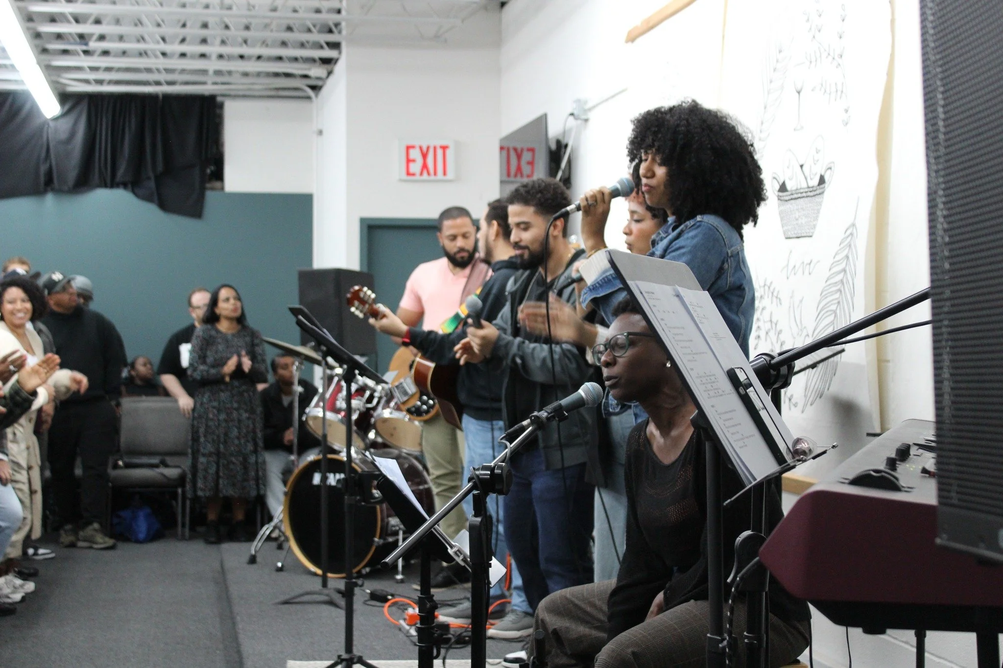 At FCC we are a family that displays the love of Christ in the Bronx. Come join us as we praise and worship our Lord and Savior.
.
.
.
En FCC somos una familia que muestra el amor de Cristo en el Bronx. Únete a nosotros para alabar y adorar a