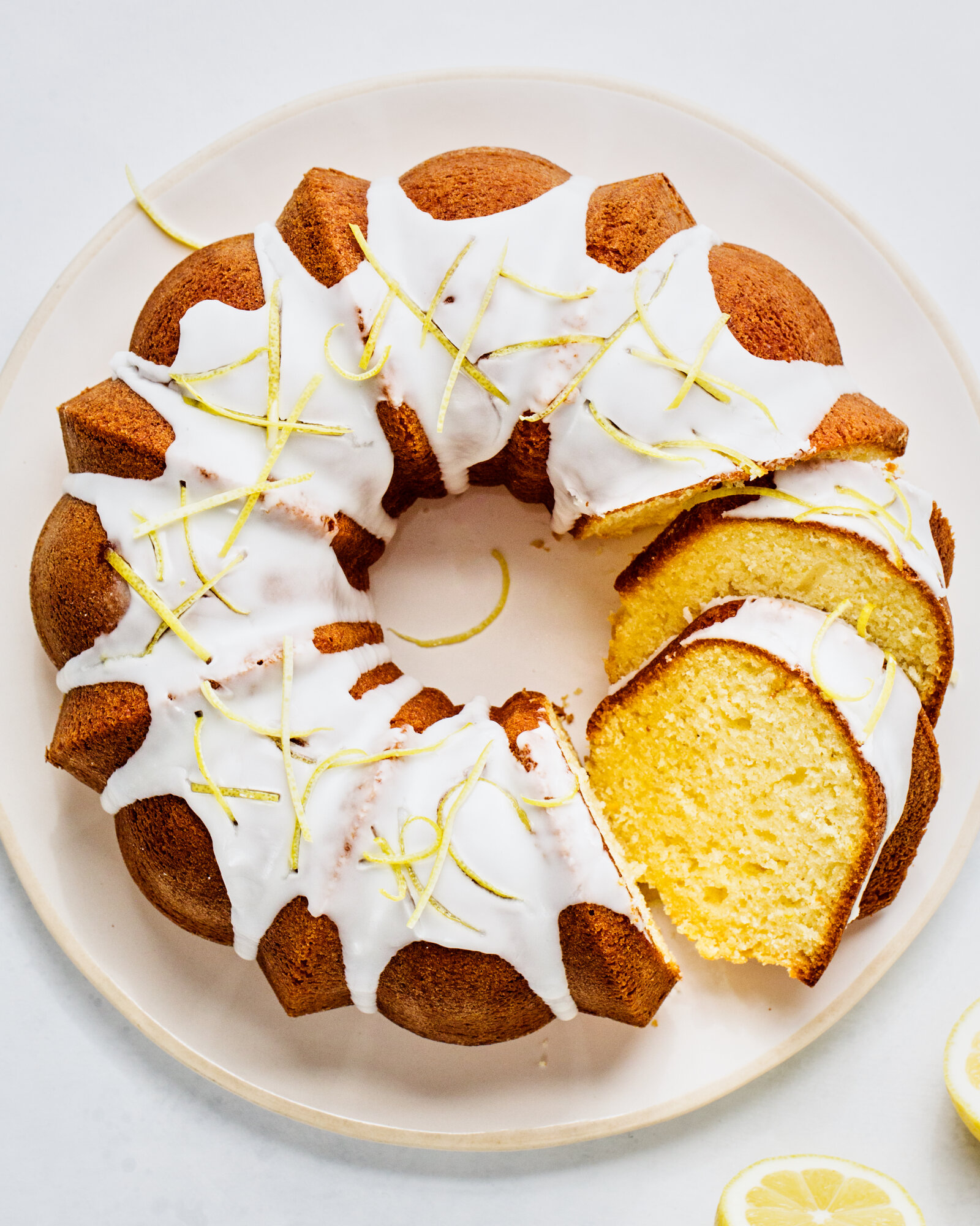 2019_TheKitchn_EasySpringDesserts_LemonBundt_1510.jpg
