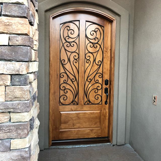 We refinished this knotty alder door, back to its former glory. Over the years the finish had faded badly (photo3), we stripped, sanded and lightly stained before applying an exterior finish.
The result is beautiful!
#encinitasworkshop