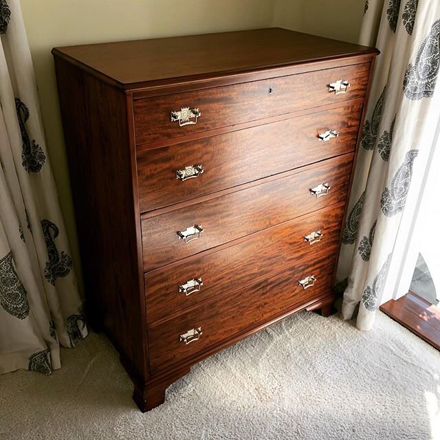 We refinished this dresser and replaced the old hardware with new Eastlake styled nickel pulls.
#encinitasworkshop