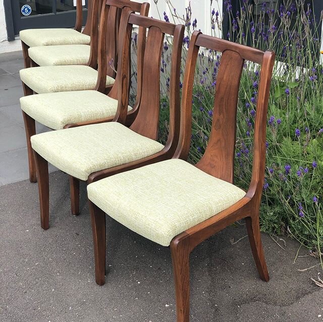 Rebuilt and refinished these mid century modern walnut dining chairs. New fabric on the seats too!
#encinitasworkshop