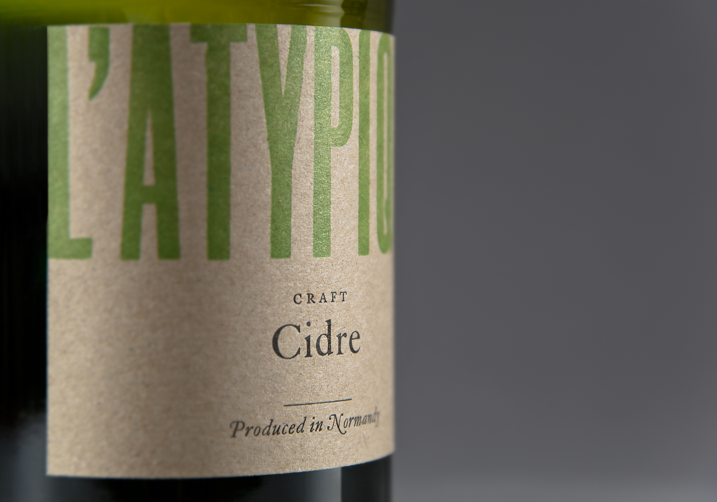 CounterStudio_LAtypique_Cidre_label_close_angle.jpg