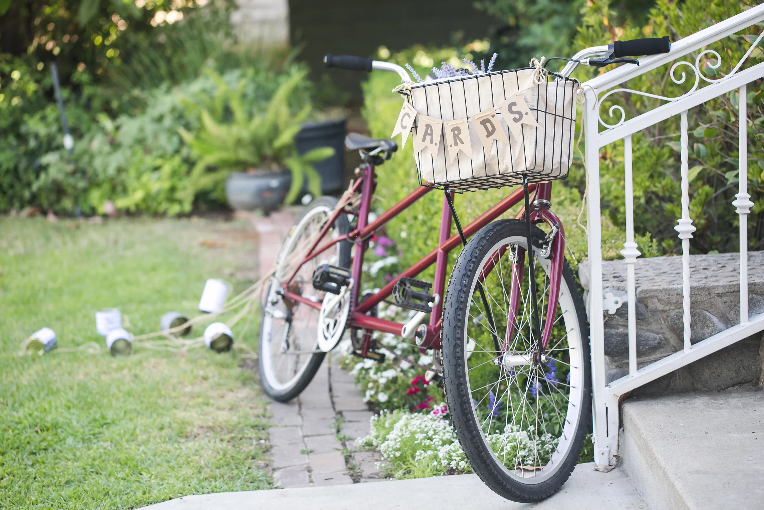 wedding-detail-tandem-bike-card-basket-carrie-vines-wedding-photography.jpg