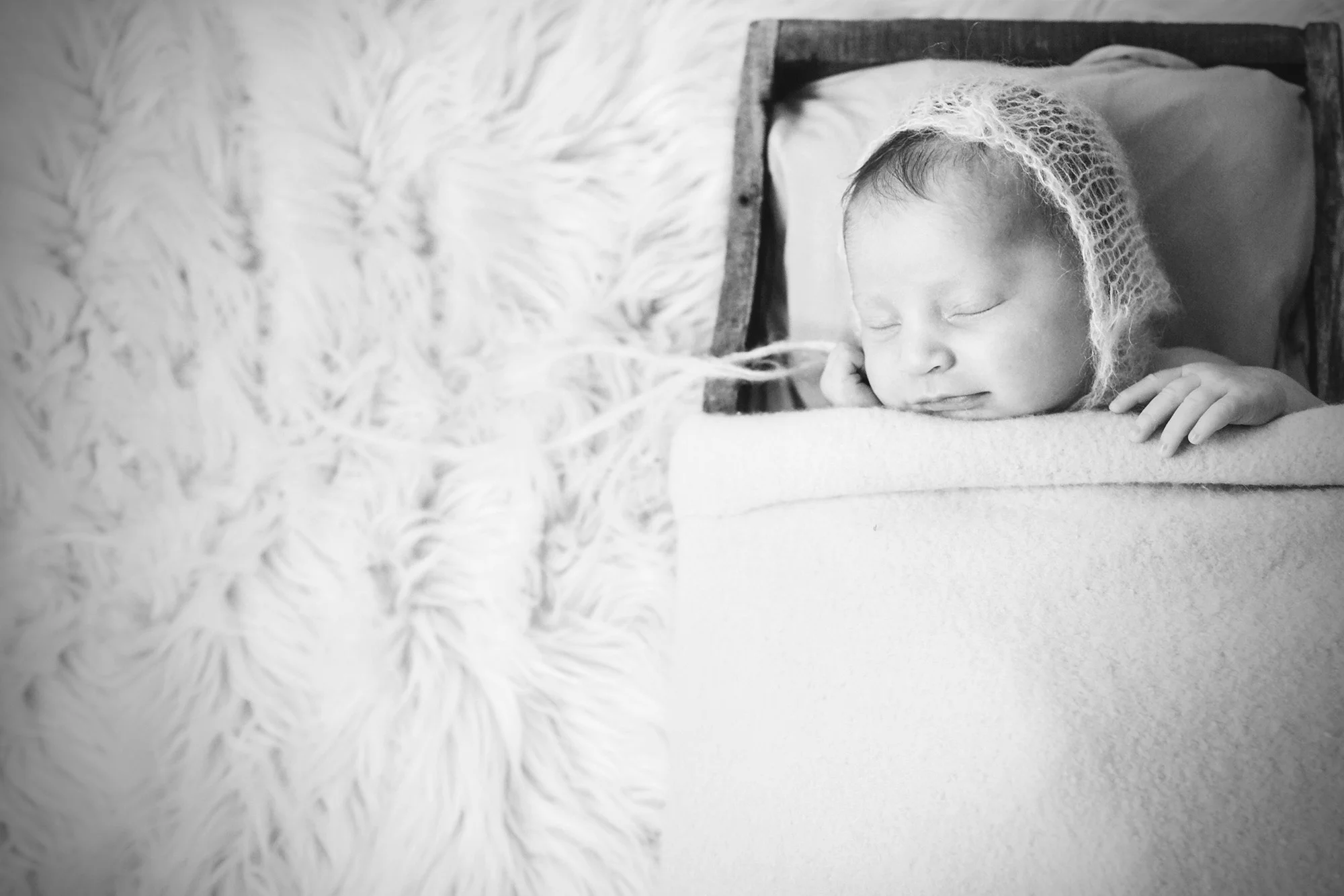 mila-newborn-slideshow-015bw.jpg