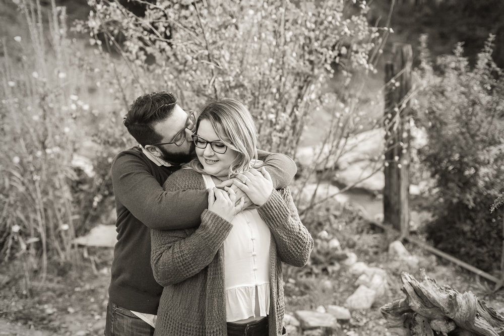 scenic-fall-oak-glen-engagement-session-carrie-vines-002.jpg