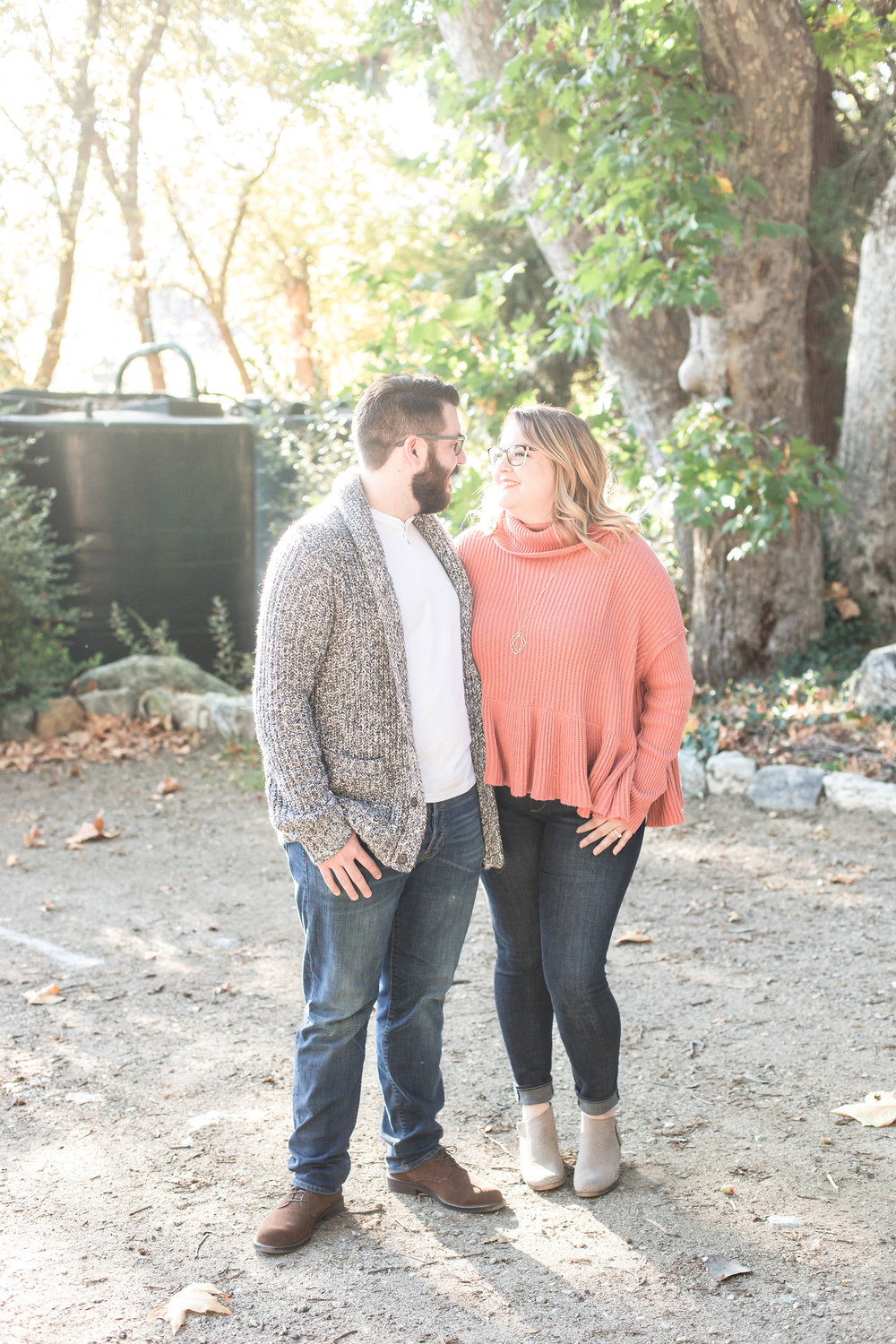 scenic-fall-oak-glen-engagement-session-carrie-vines-001.jpg