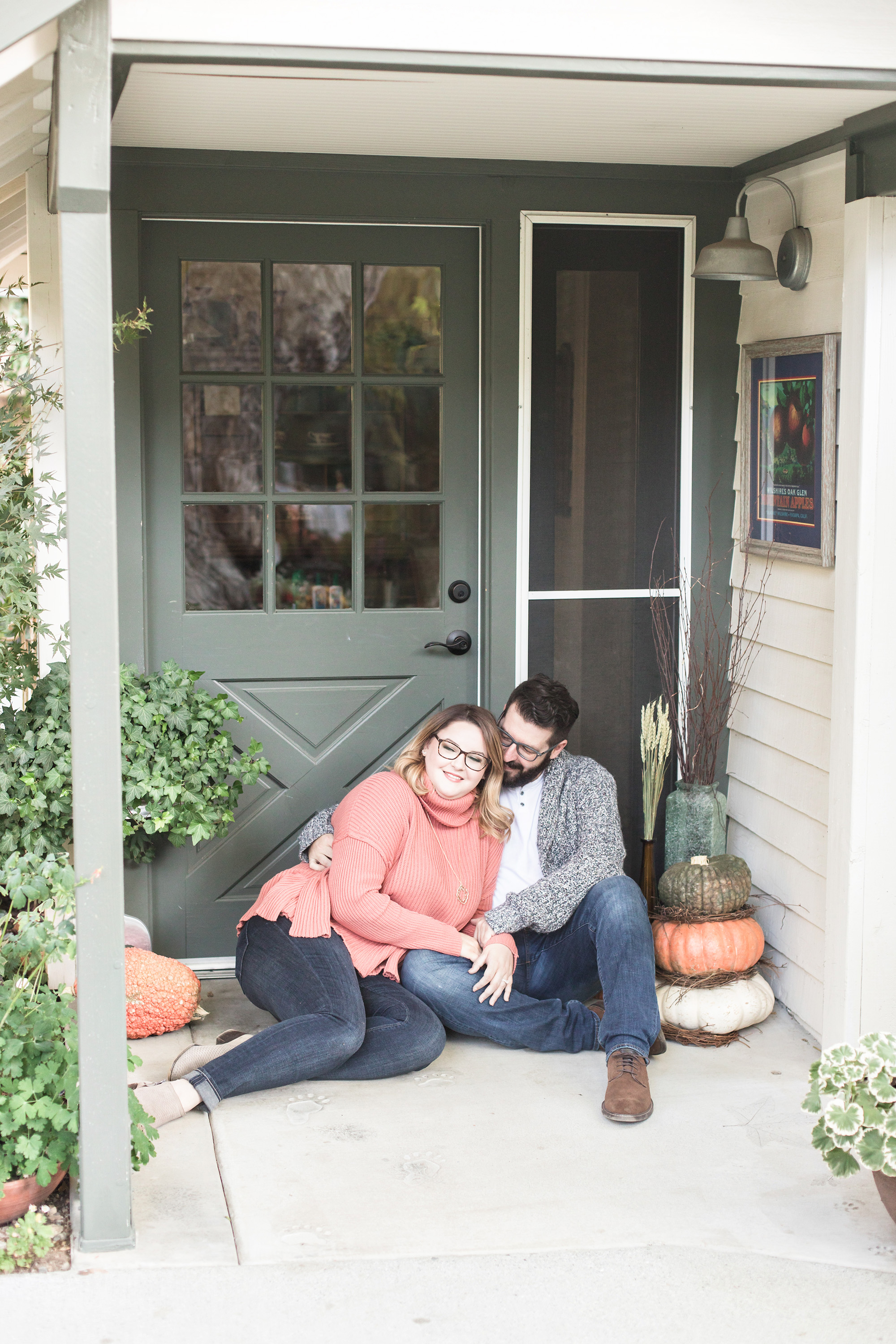 scenic-fall-oak-glen-engagement-session-carrie-vines-007.jpg