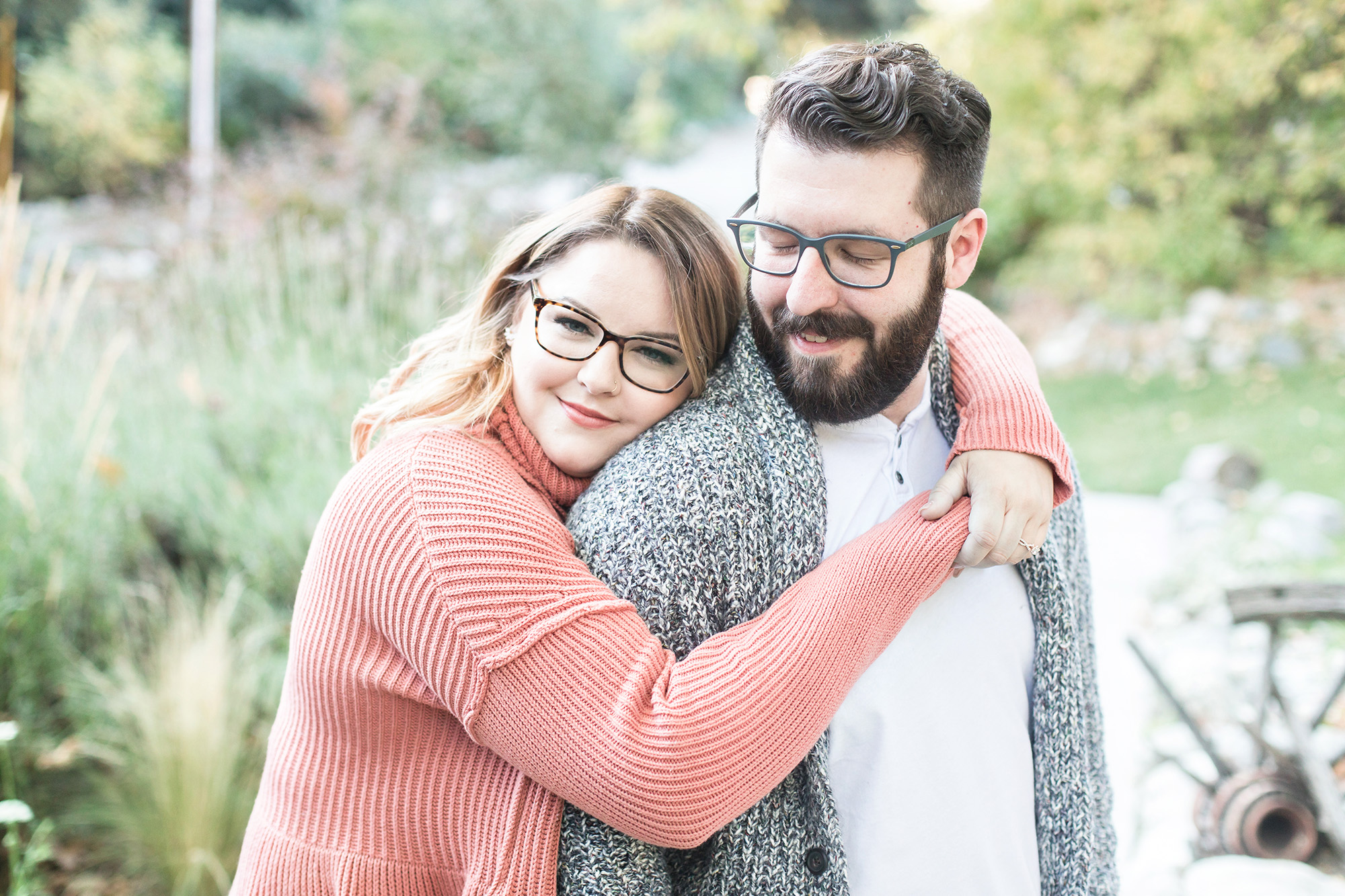 scenic-fall-oak-glen-engagement-session-carrie-vines-010.jpg