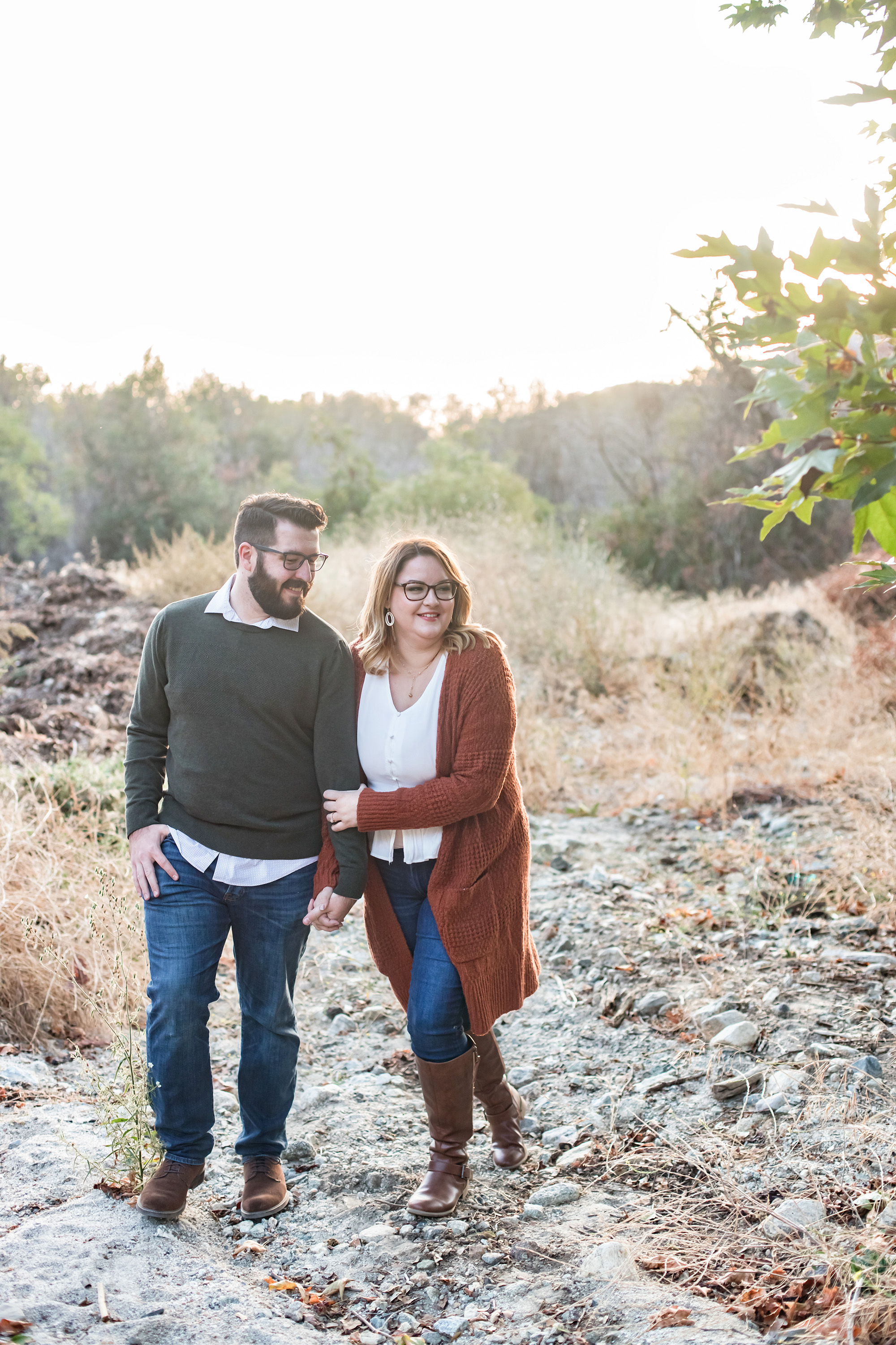 scenic-fall-oak-glen-engagement-session-carrie-vines-028.jpg