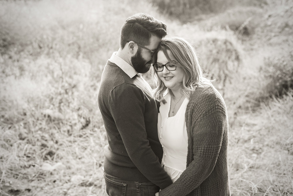 scenic-fall-oak-glen-engagement-session-carrie-vines-041.jpg