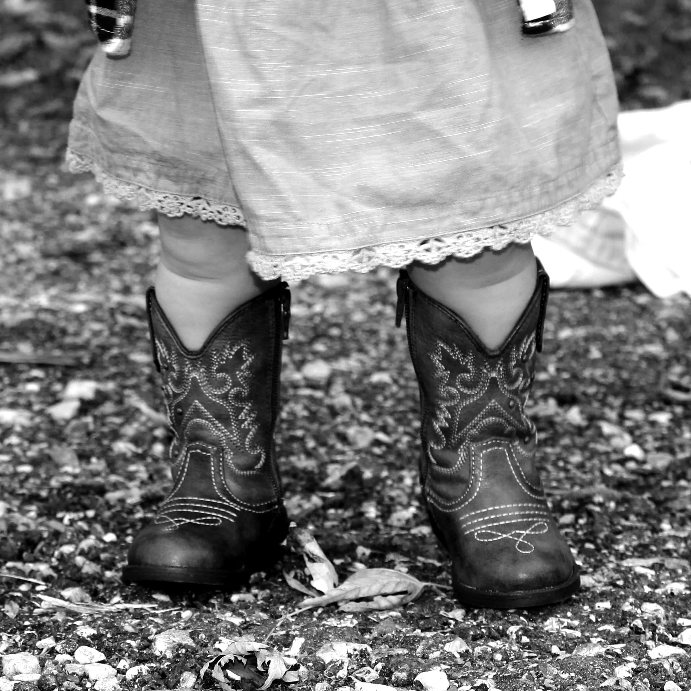 110116_Elizabeth_Boots-bw.jpg