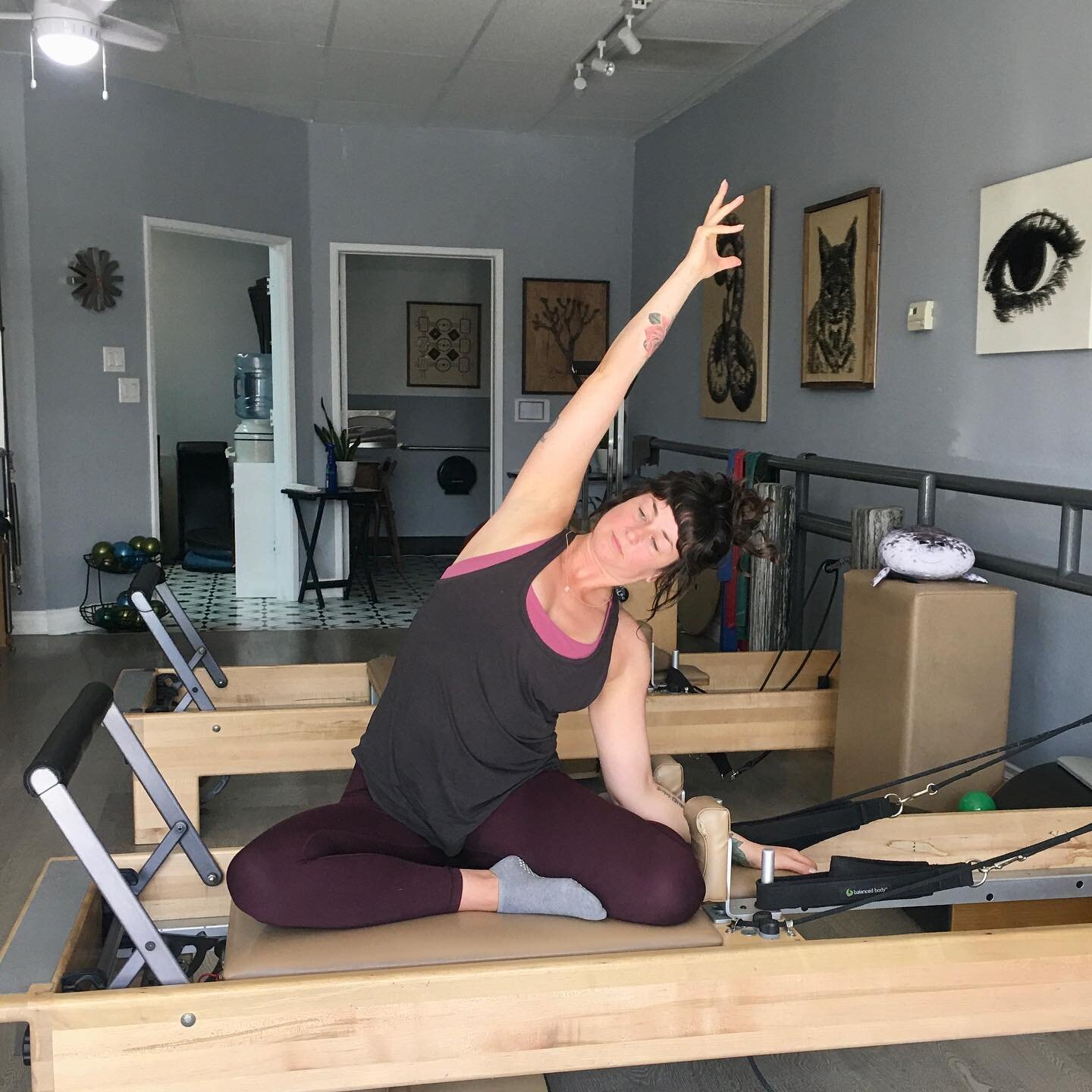 Welcoming Kathleen Pizello of the @themoonandthemat to our instructor team. Desert dweller Kathleen is a Yogi, healer and now Pilates Instructor. Her group reformer classes + Private and Partner session will be on the schedule starting next week. 
#p