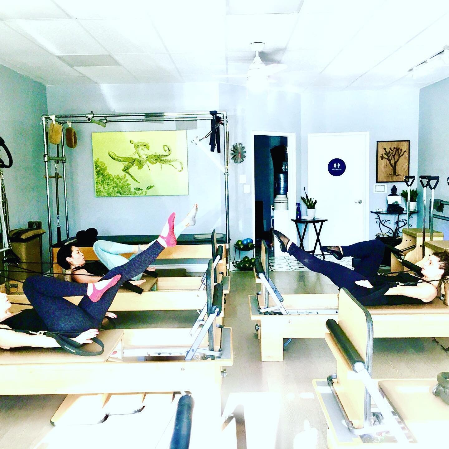 Nothing like doing #thehundreds in 💯 degree high desert weather - well we kind of cheat because we have AC 🥶. And then there&rsquo;s the chance to workout on the #wundachairpilates real close to #wondervalleycalifornia. Right in #joshuatreevillage 