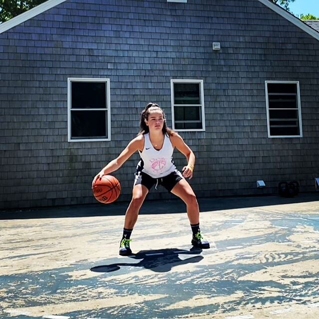&ldquo;Shifty&rdquo; ball-handling, inspired by New Bedford-based trainer @brudolph31, has been a fun addition to our training arsenal as it emphasizes rhythm, flow, and horizontal movement.
.
The progression begins with &ldquo;side-side&rdquo; and c