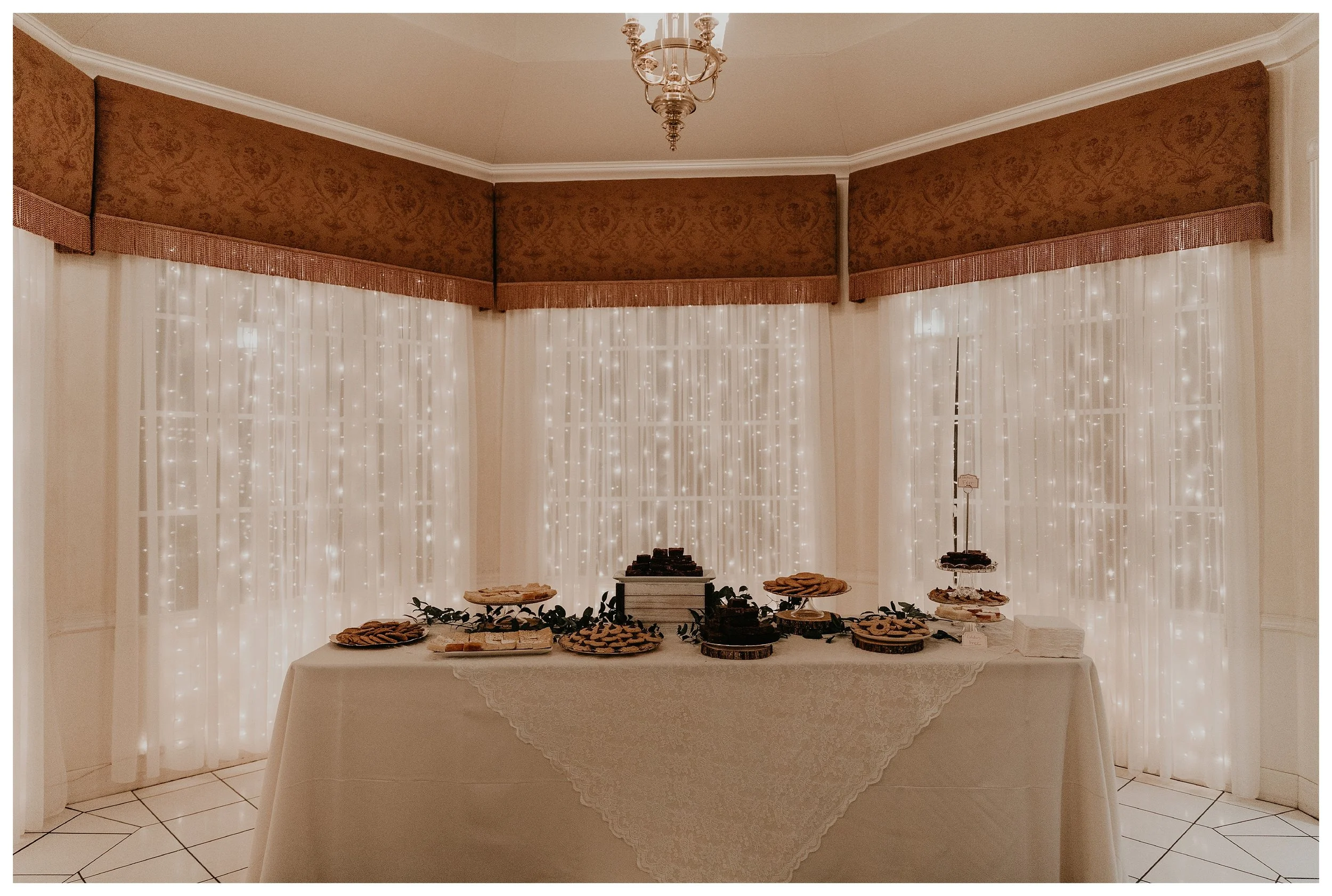 wright house wedding desert table