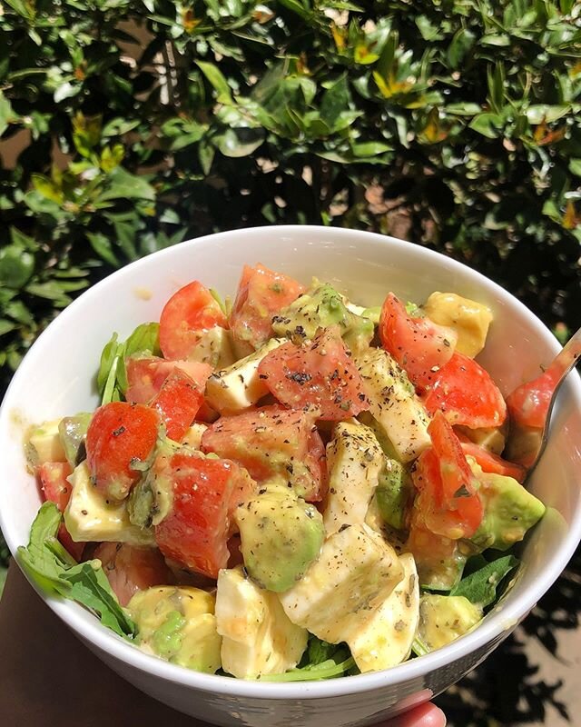 We have a new favorite salad&mdash;no cooking required! This salad is light and refreshing.⁣⁣ Makes 2 servings.
⁣⁣
1. Dice 4 Roma tomatoes (or halve cherry tomatoes) &amp; 2 avocados. Add to bowl.⁣⁣
2. Add 6 ounces small fresh low-fat mozzarella chee