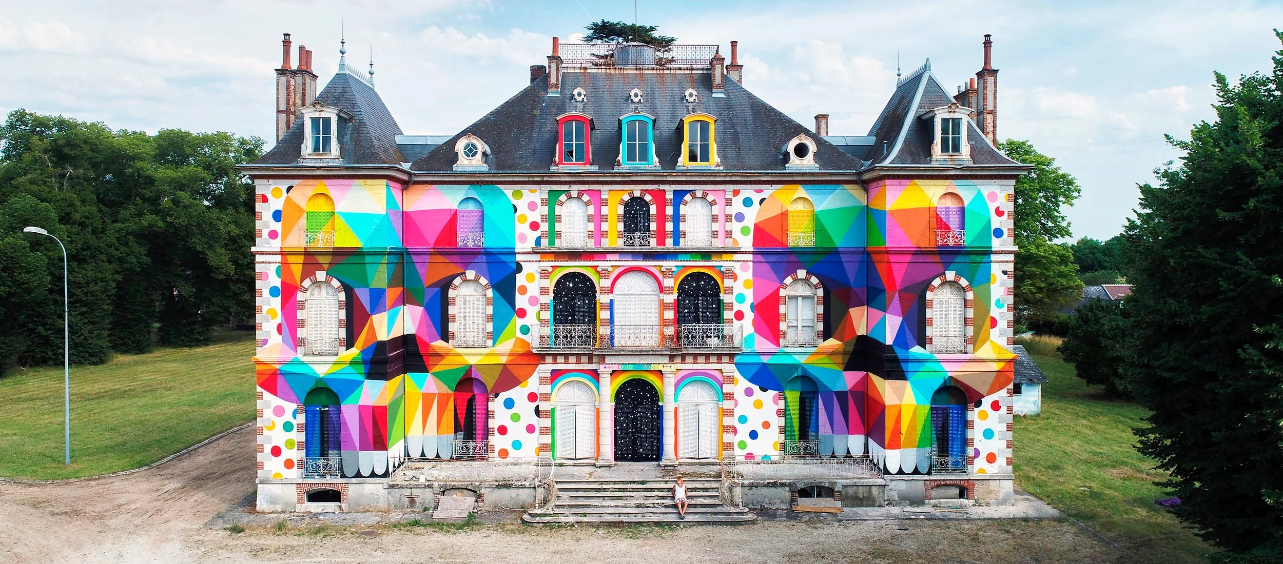 Skull Mirror Okuda San Miguel returned to France in July 2017 to work in a By Night Gallery curated project embedded with history. Answering to an invitation by Urban Art Paris, Okuda painted the exteriors of the Chateau de La Valette, a late XIX century castle in the department of Loiret, in the central region of Val de Loire between the 2nd and 6th of July, during the LaBel Valette Festival in Pressigny-les-Pins. Follow on Instagram