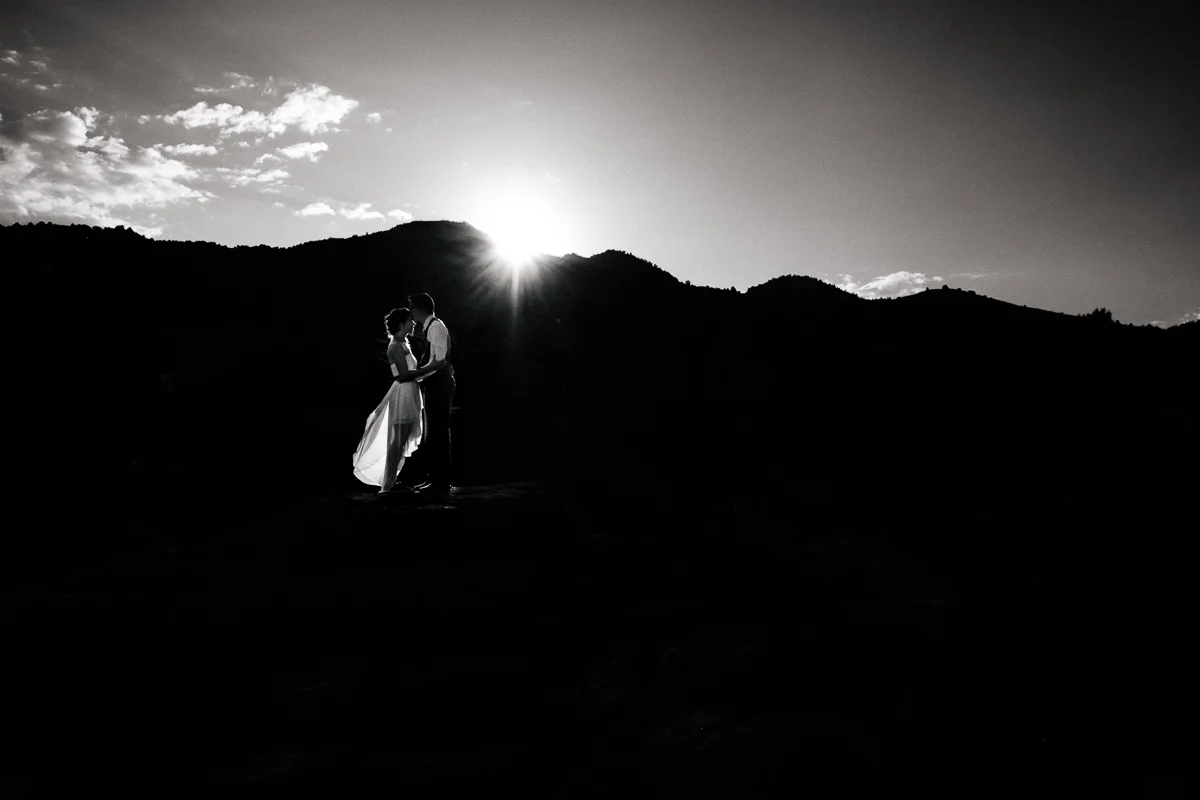 married-couple-kissing-at-willow-ridge-manor-at-sunset.jpg