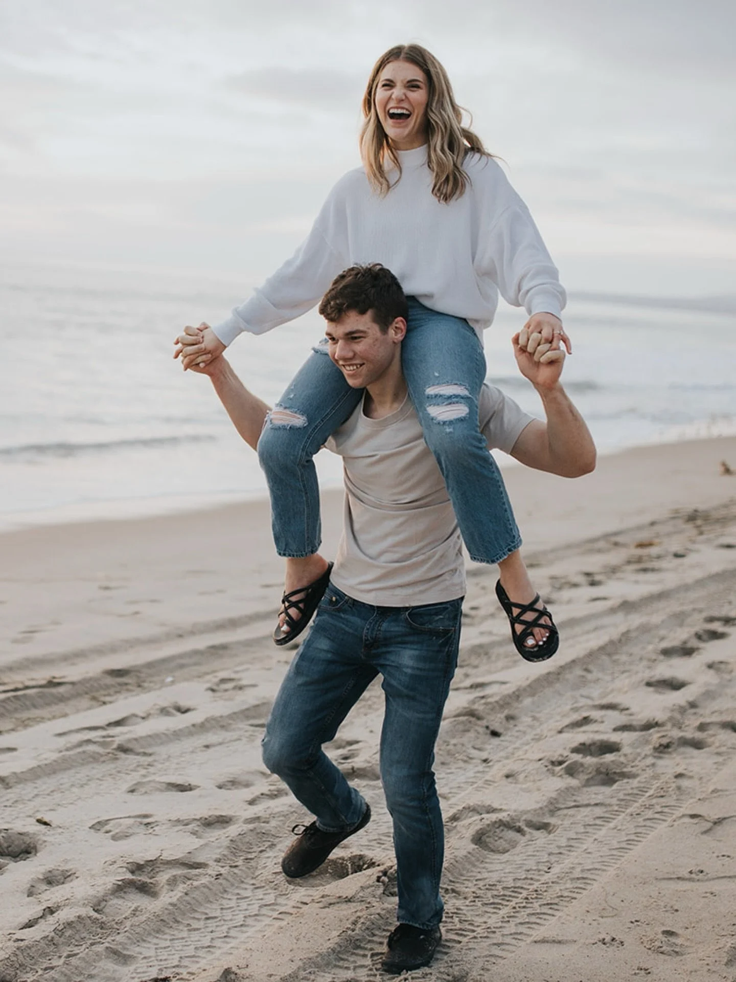 Overcast beach days are underrated for engagement shoots. Love the different light it gives. 🤌