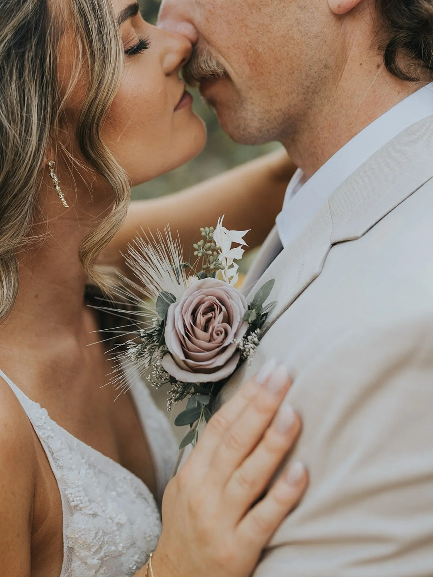 This stunning wedding at @caseyorchards in Redlands, California is up on the blog today! Hit the link in our bio to check it out!