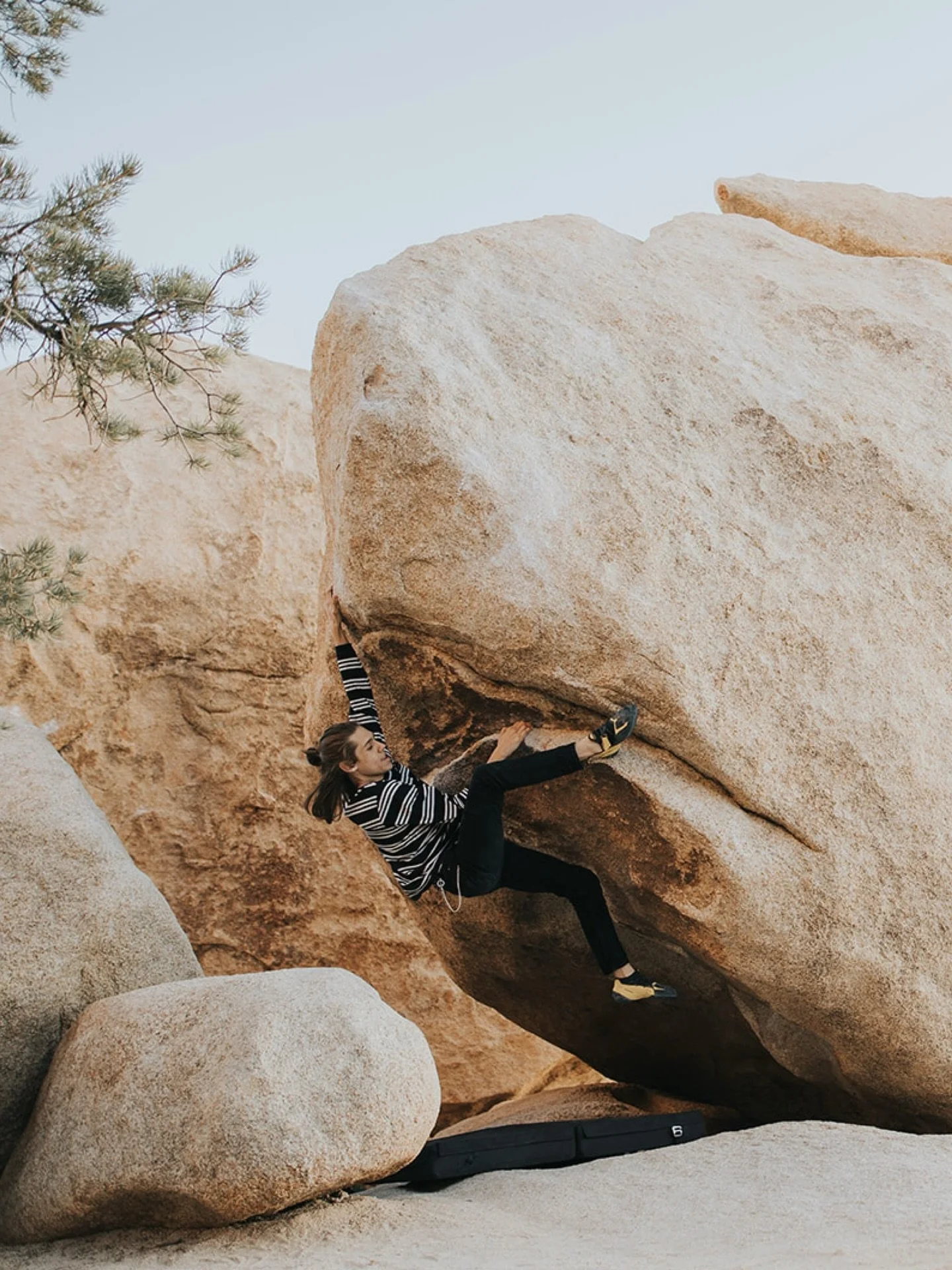 Hey seniors! Your photos don&rsquo;t need to be stiff, awkward, cookie cutter posed. Studio shots on a 90&rsquo;s watercolor background could be a vibe, but if they aren&rsquo;t, let&rsquo;s get you and your senior photos out on location somewhere do