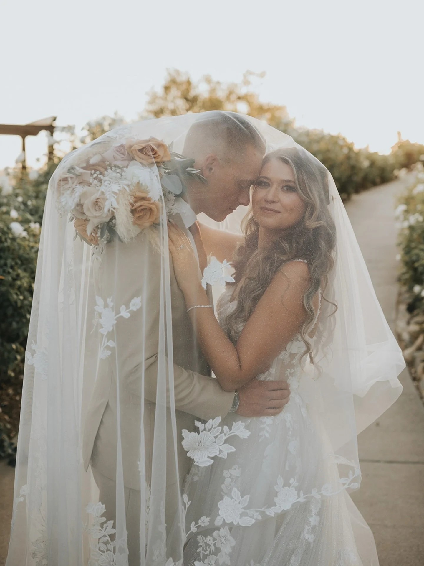 Just a few slides showing off this lovely location and these amazing people. Such a beautiful wedding day!