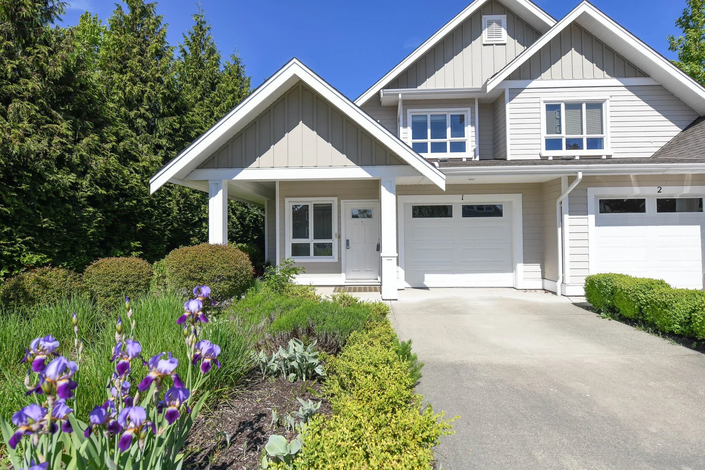 New Listing | 1-700 Lancaster Way