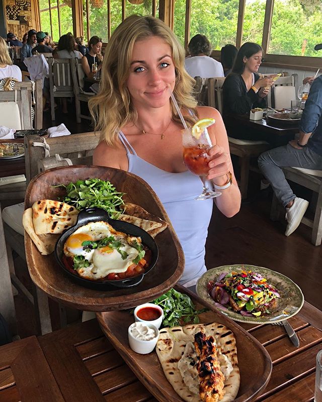 When in montauk, brunch @crowsnestmtk is always a good idea 🙌🏻 Love the #bloodymarys , spicy eggs and views 💏🌅🍳🍹 #NYCDATENITE