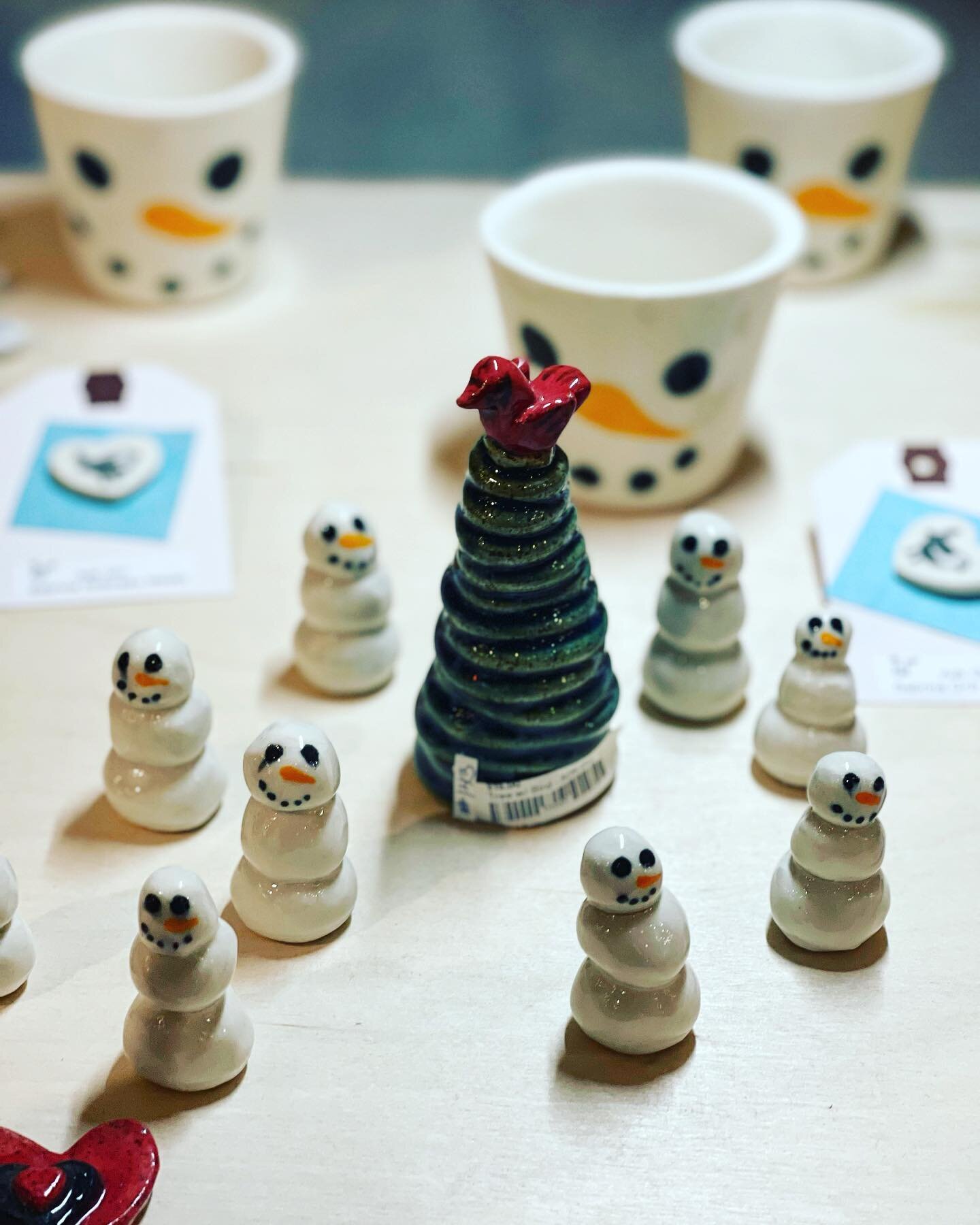 @adkgirlart ⛄️ 🎄 ceramics are the cutest!!